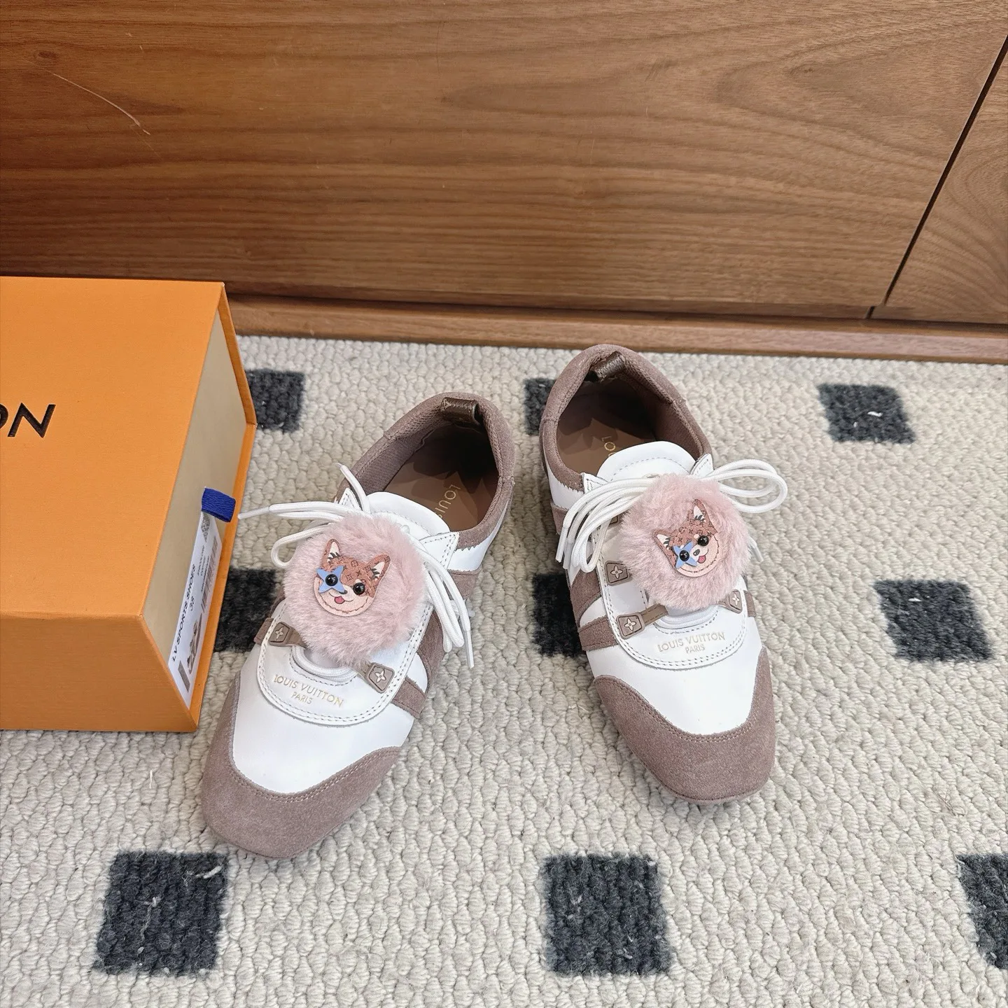 Women's Sneakers LOUIS VUITTON 18025432