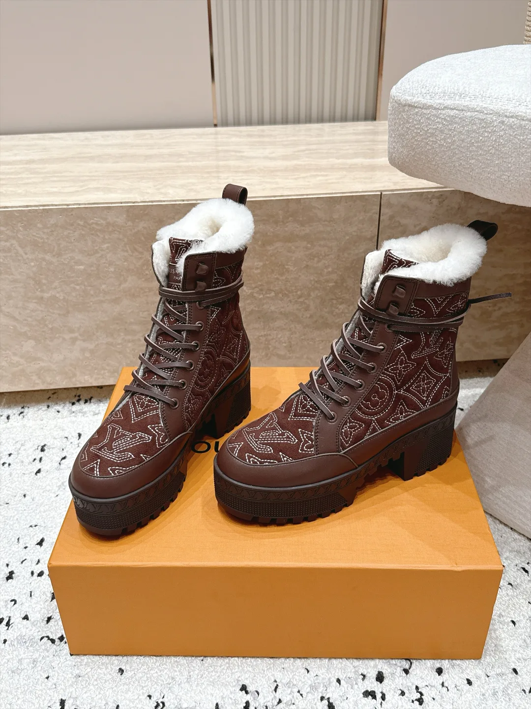 Women's Ankle Boots LOUIS VUITTON 18498030