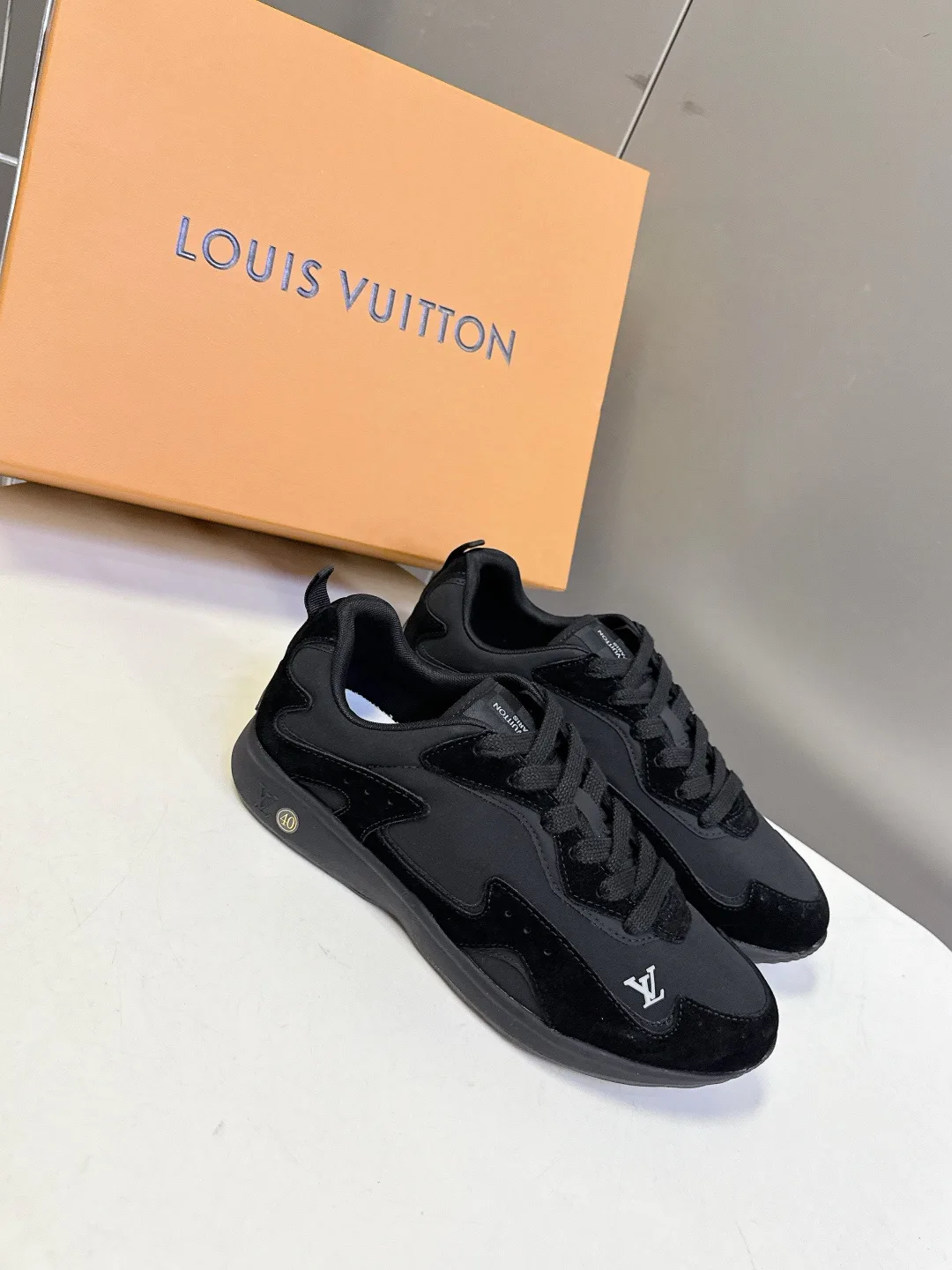 Men's Sneakers LOUIS VUITTON 18404688