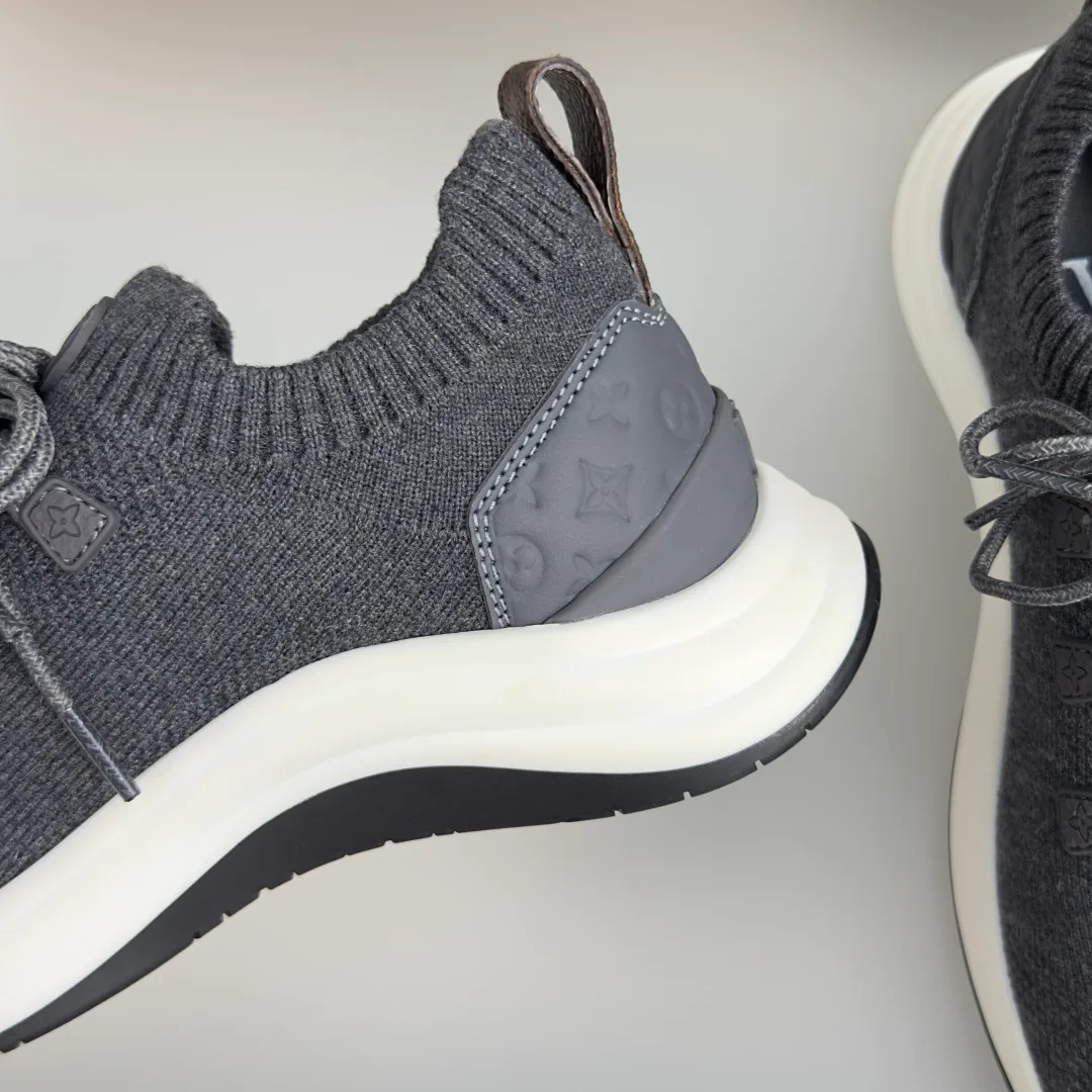 Women's Sneakers LOUIS VUITTON 17950528