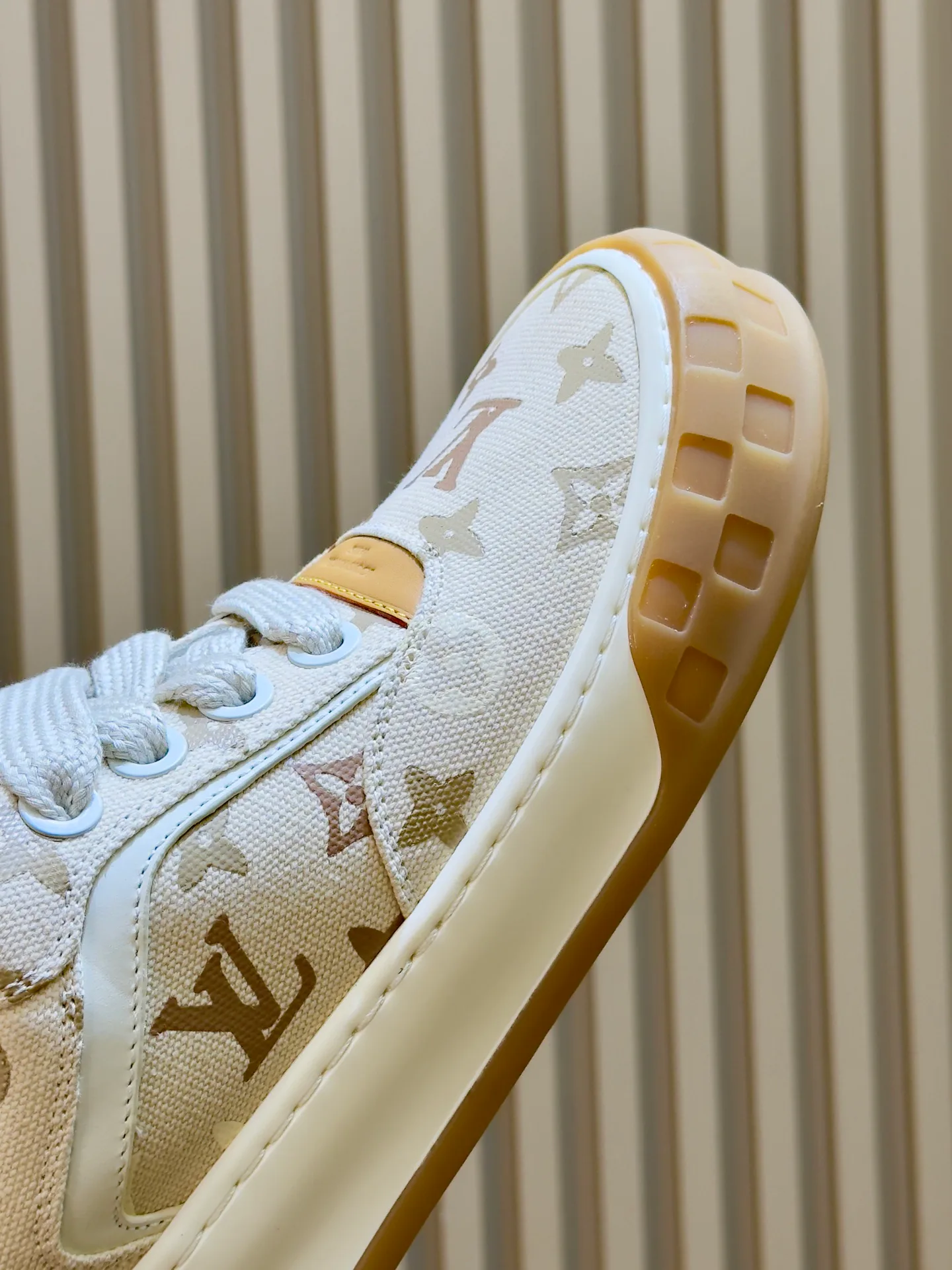 Men's Sneakers LOUIS VUITTON 18073515