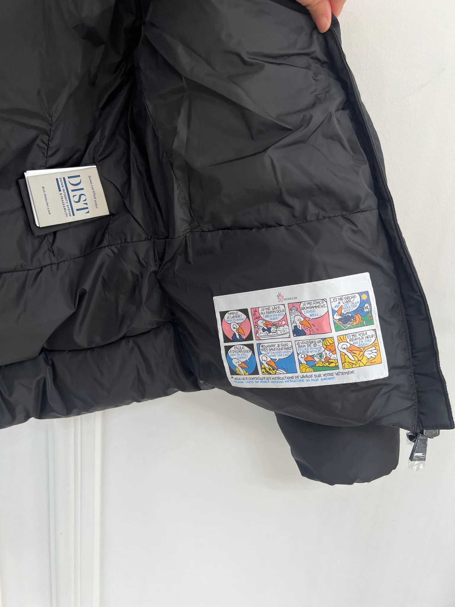 Women's Jackets And Down Jackets MONCLER 18416188