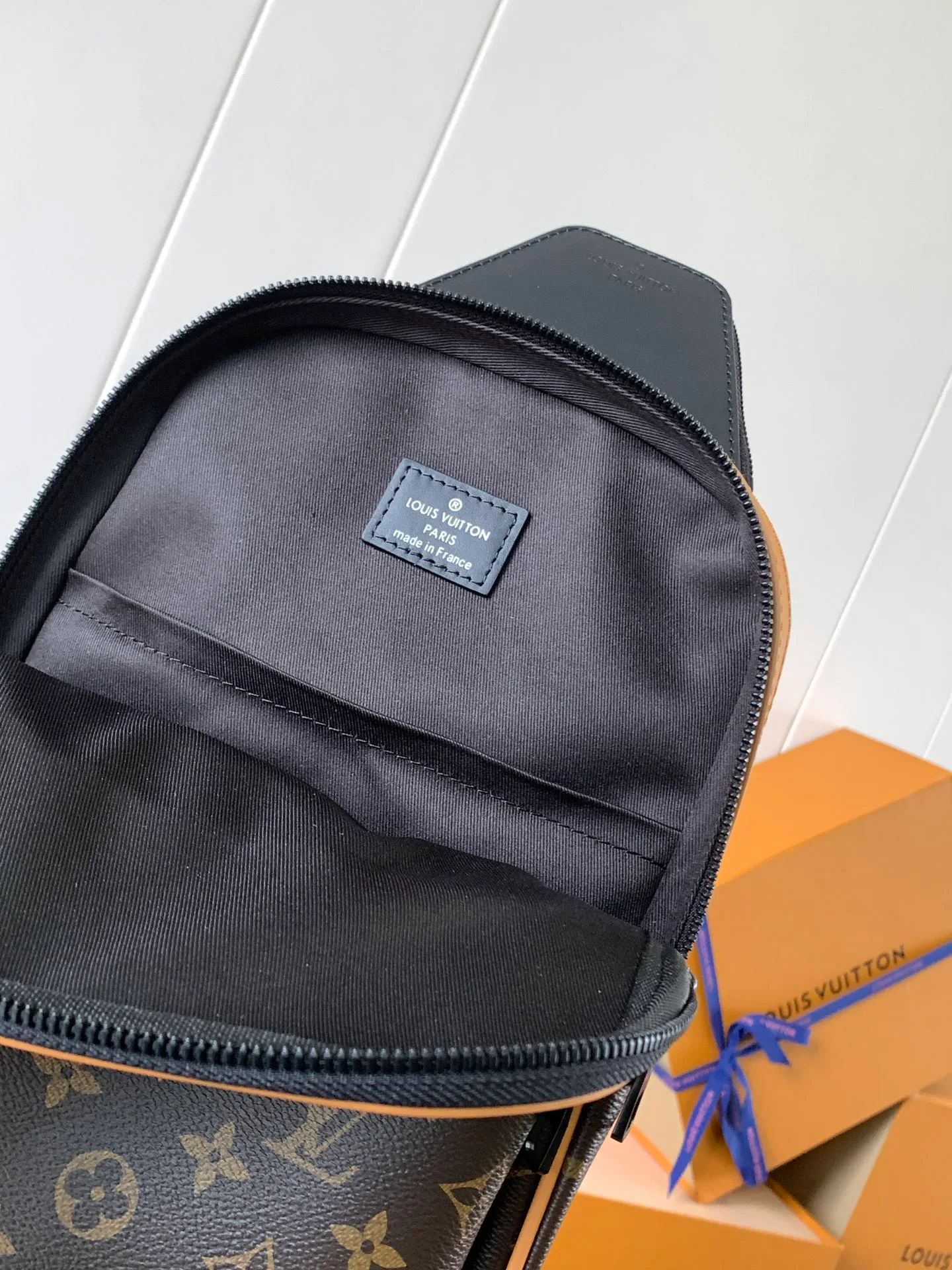 Women's Shoulder Bags LOUIS VUITTON 17948730