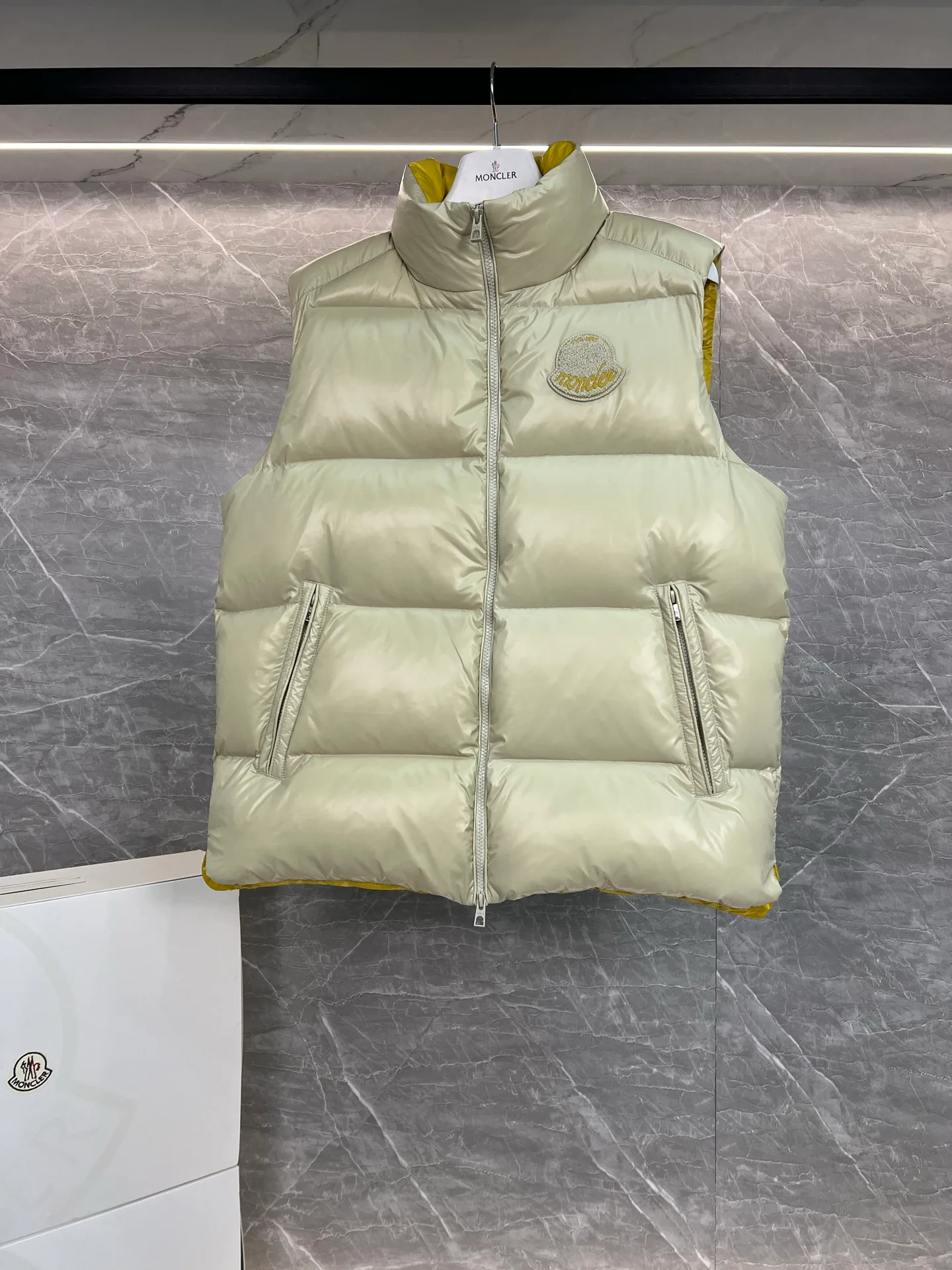 Жилеты Мужские Moncler 18599862