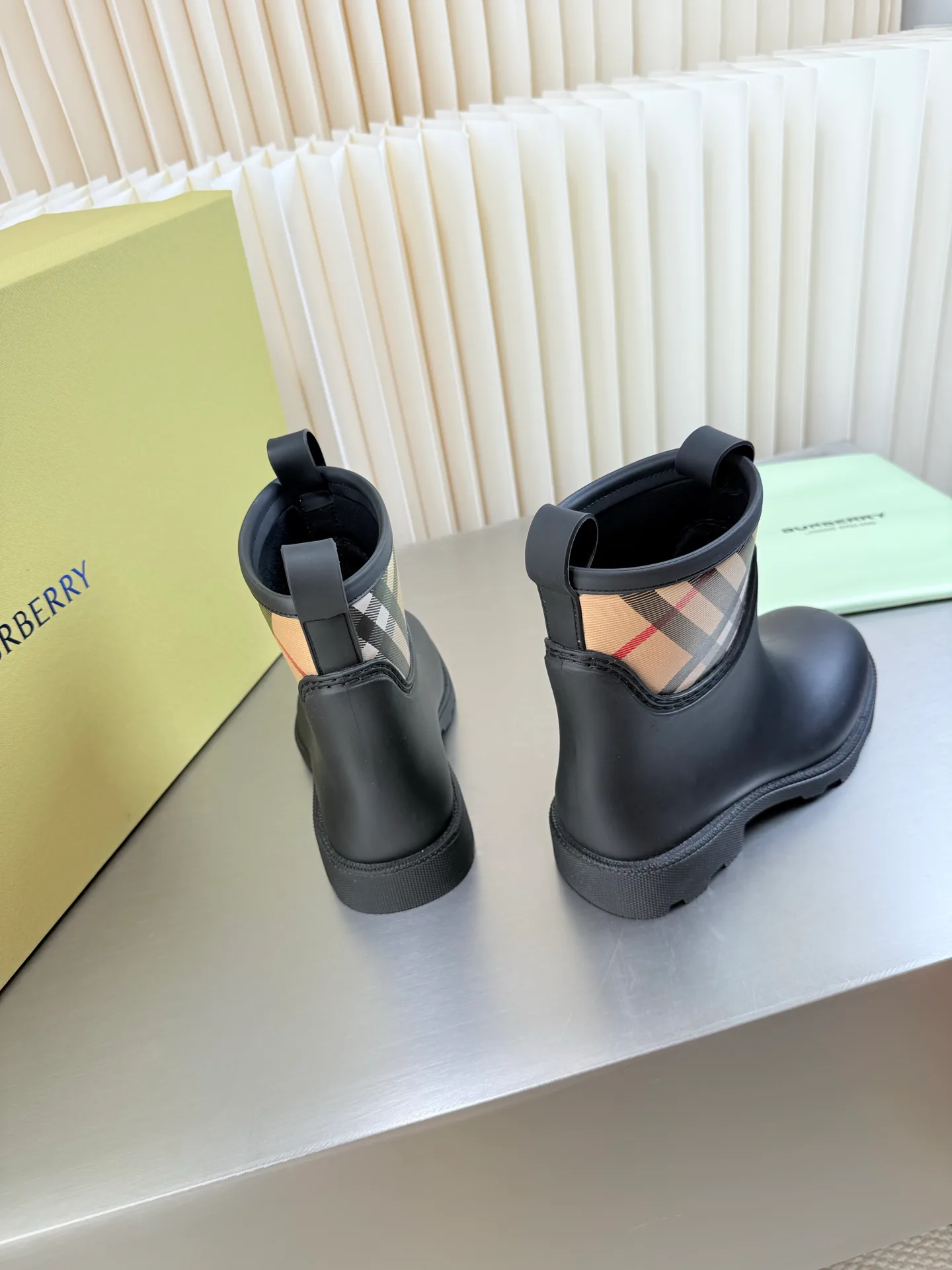 Women's Boots BURBERRY 18152394