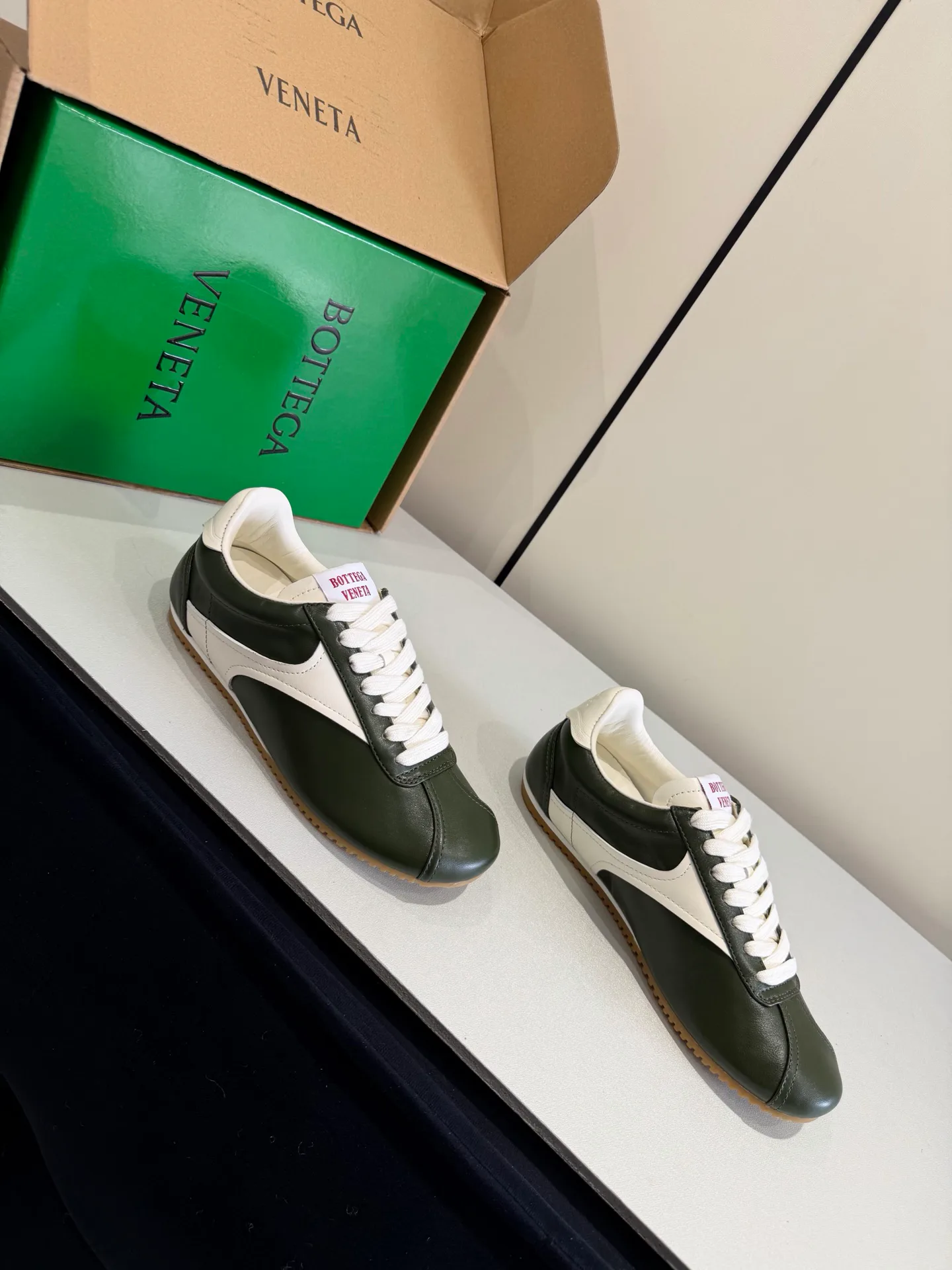 Women's Sneakers BOTTEGA VENETA 17976995
