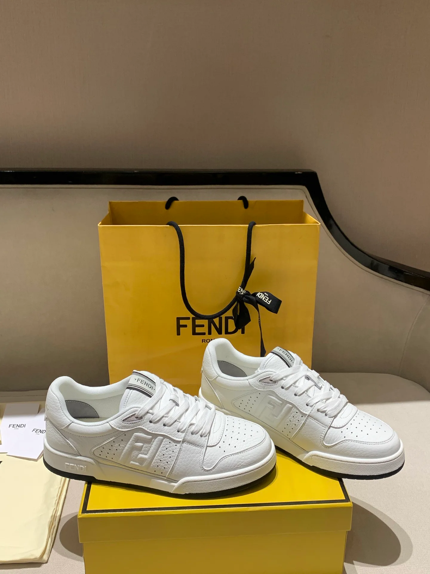 Women's Sneakers FENDI 18228115