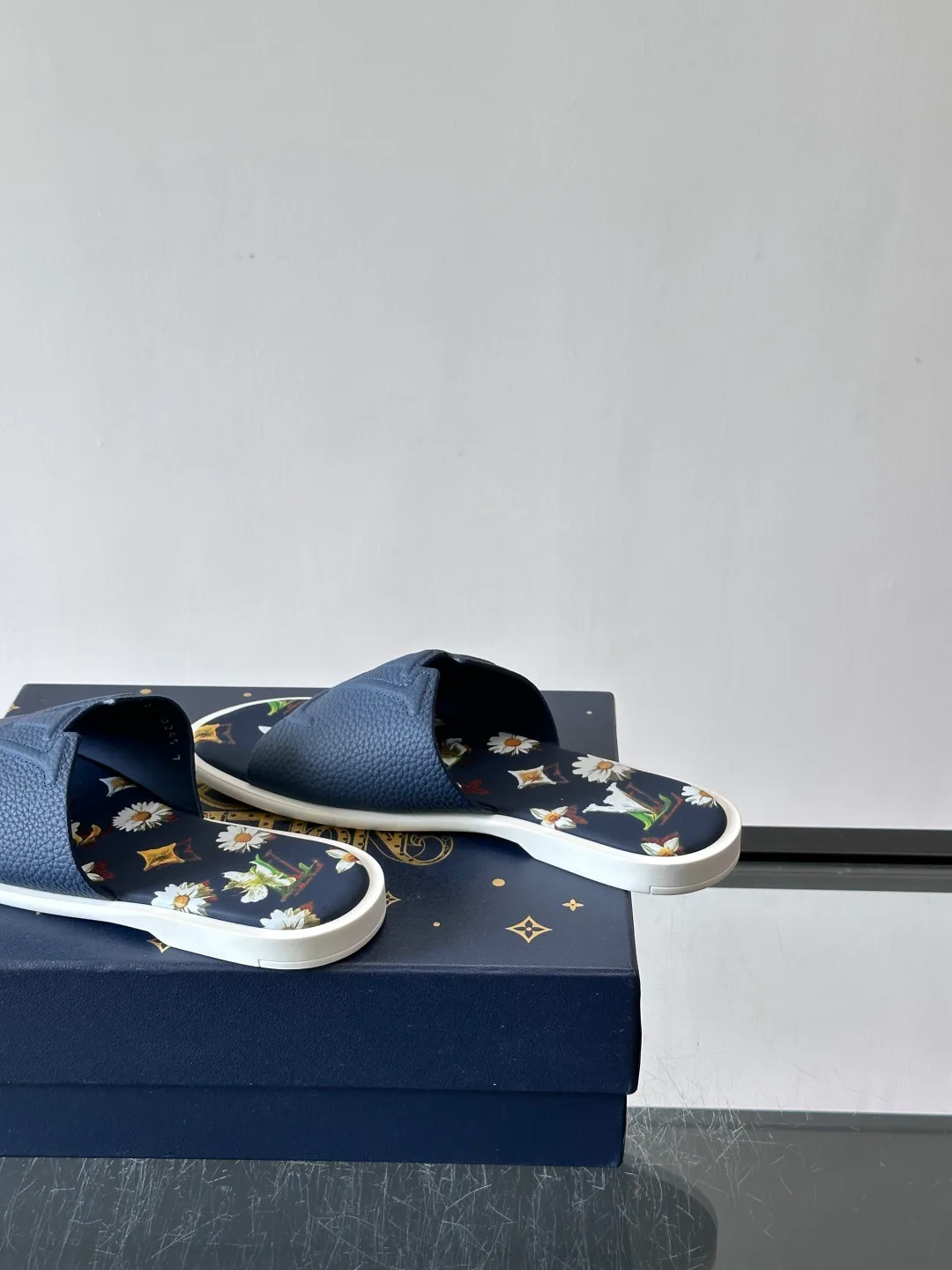 Women's Flip-Flops LOUIS VUITTON 17162802