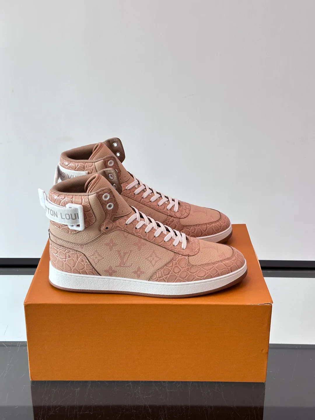 Men's Sneakers LOUIS VUITTON 18400604