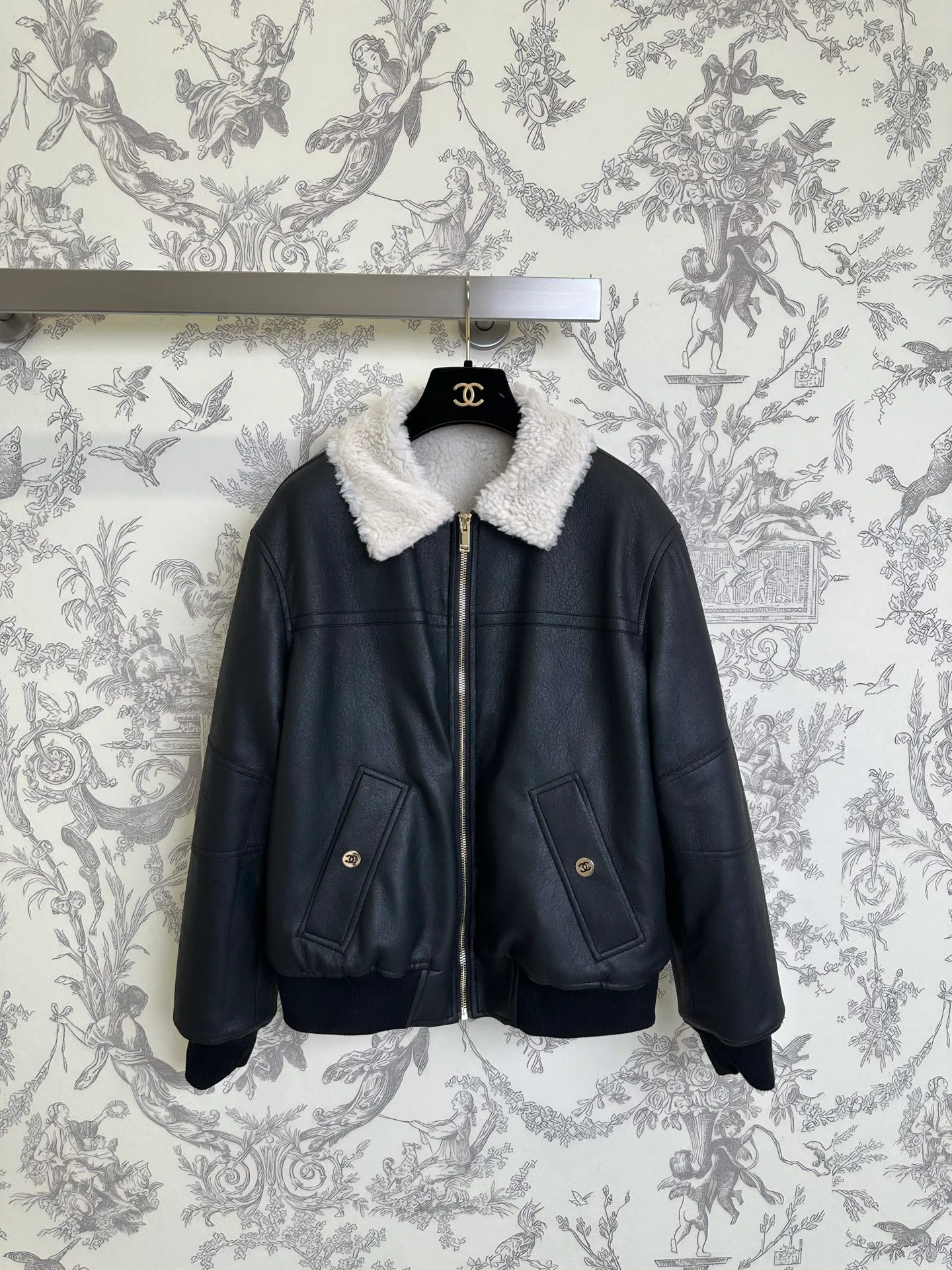 Women's Leather Jackets And Sheepskin Coats CHANEL 18138555