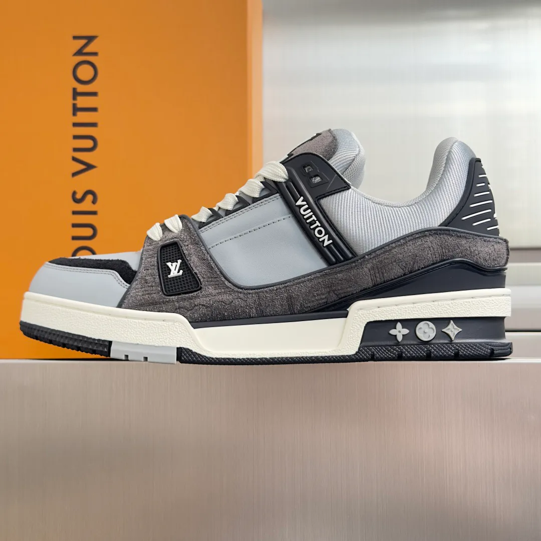 Men's Sneakers LOUIS VUITTON 17950310