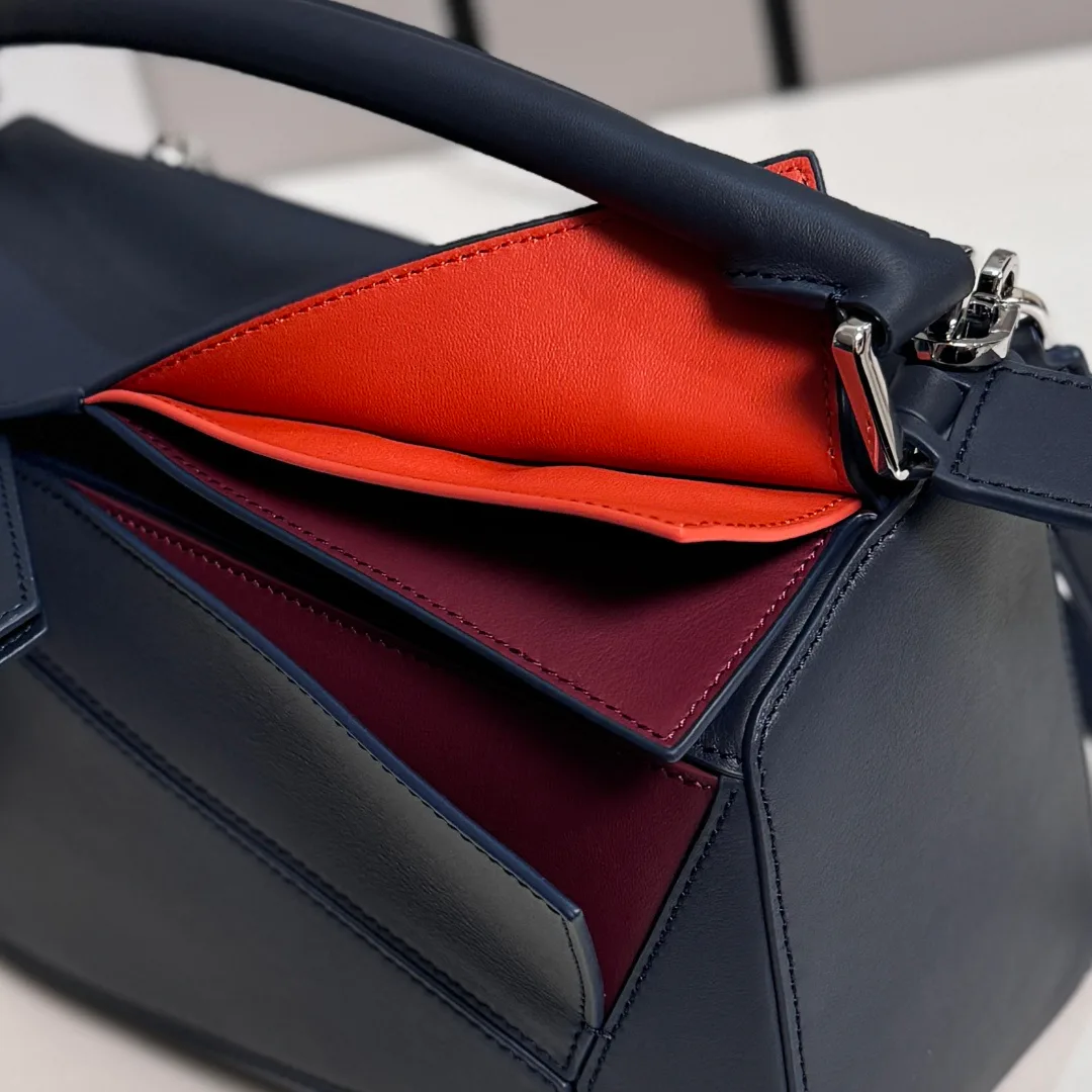 Women's Classic Handbags LOEWE 18330763