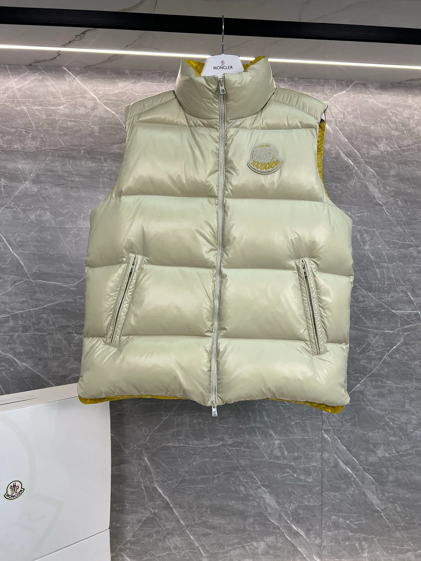 Жилеты Мужские Moncler 18599862