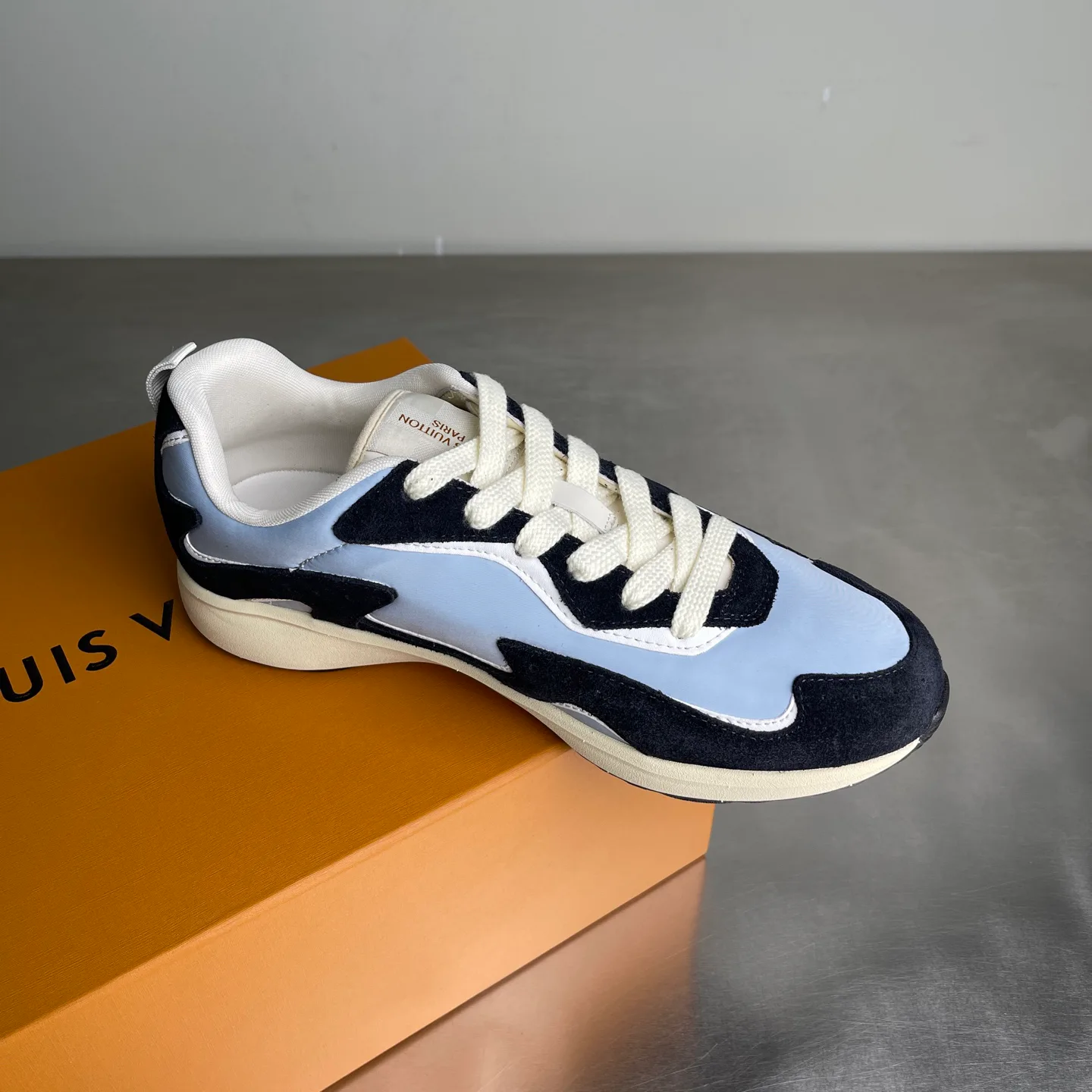 Men's Sneakers LOUIS VUITTON 17818958