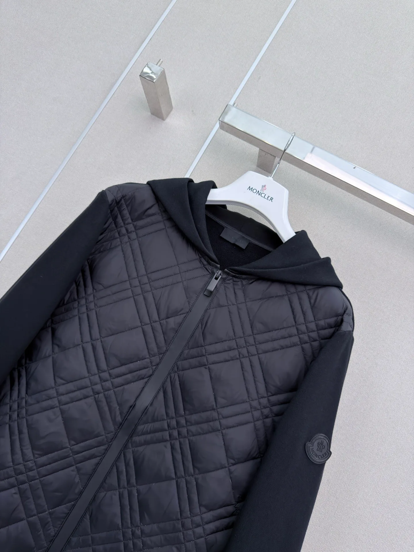 Women's Jackets And Down Jackets MONCLER 18506403