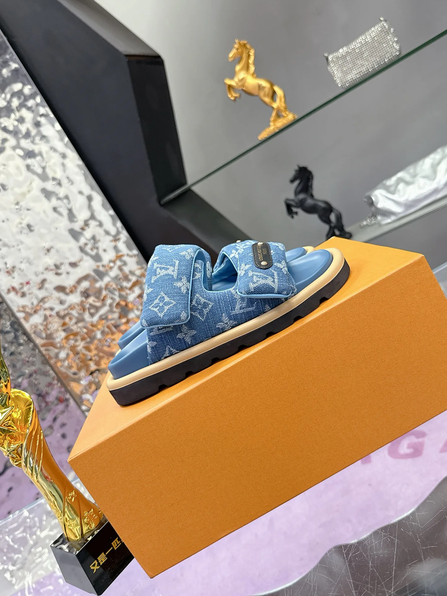 Women's Flip-Flops LOUIS VUITTON 17530457