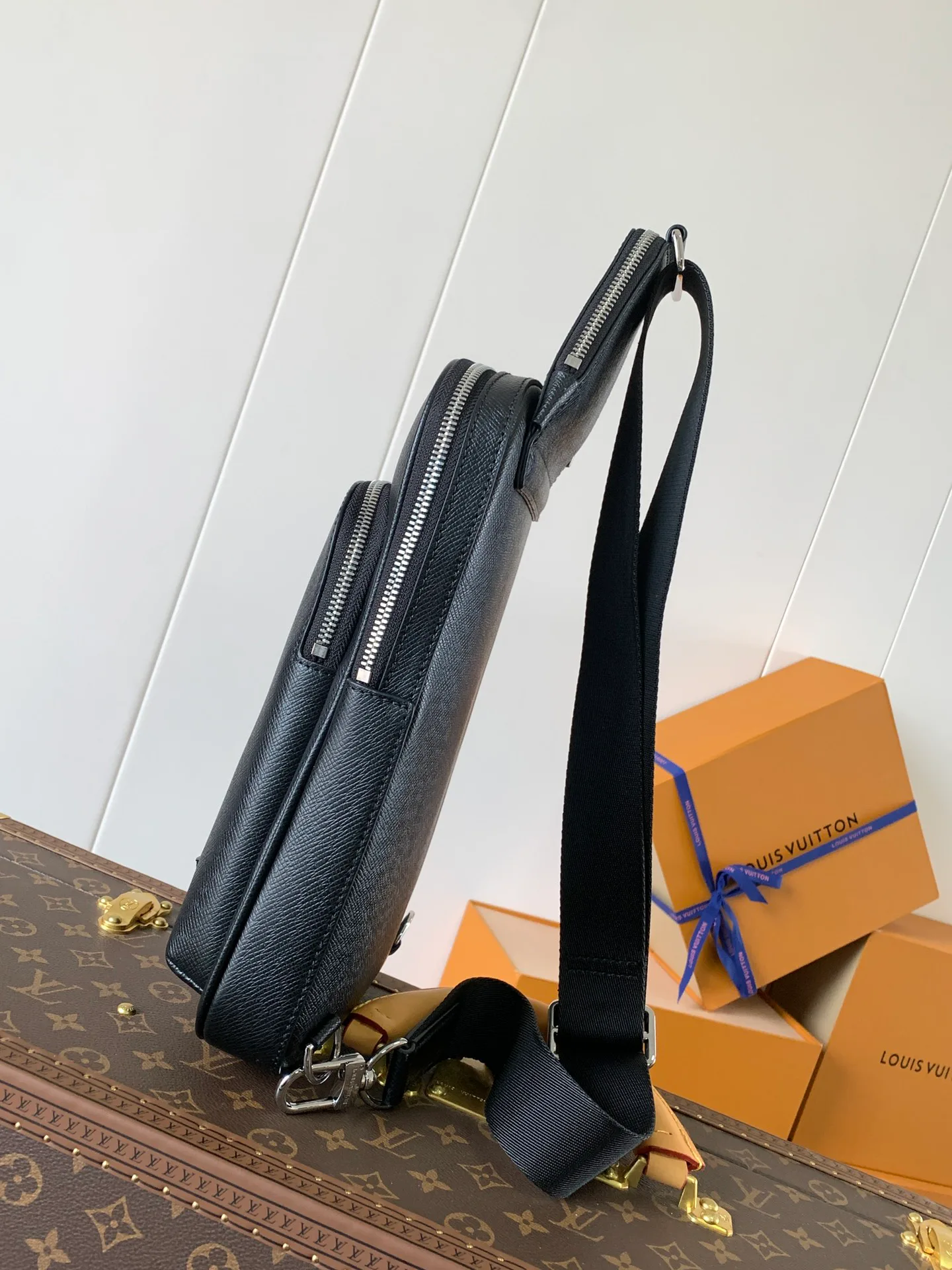 Women's Shoulder Bags LOUIS VUITTON 17948721