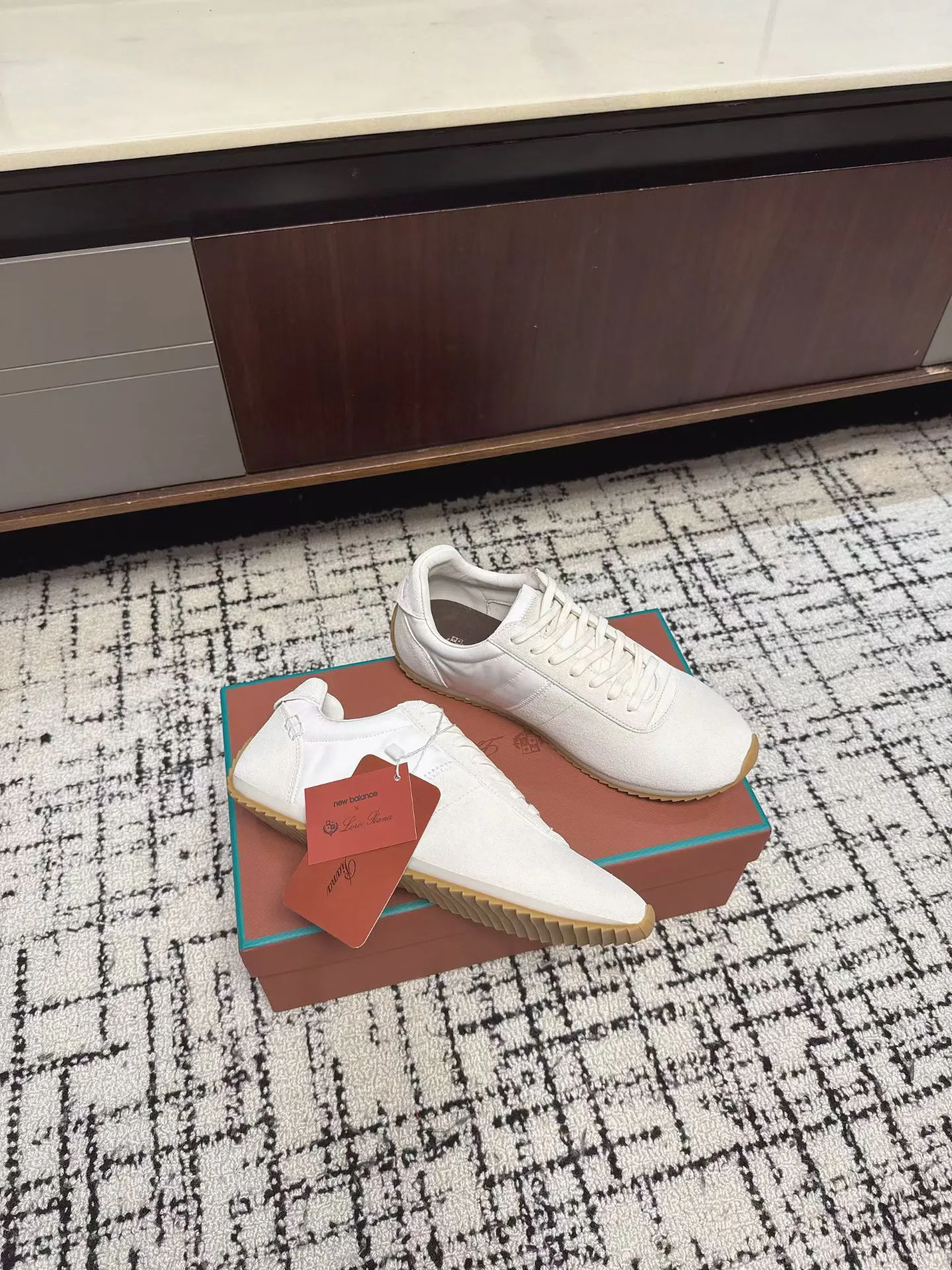 Women's Sneakers LORO PIANA 17335018