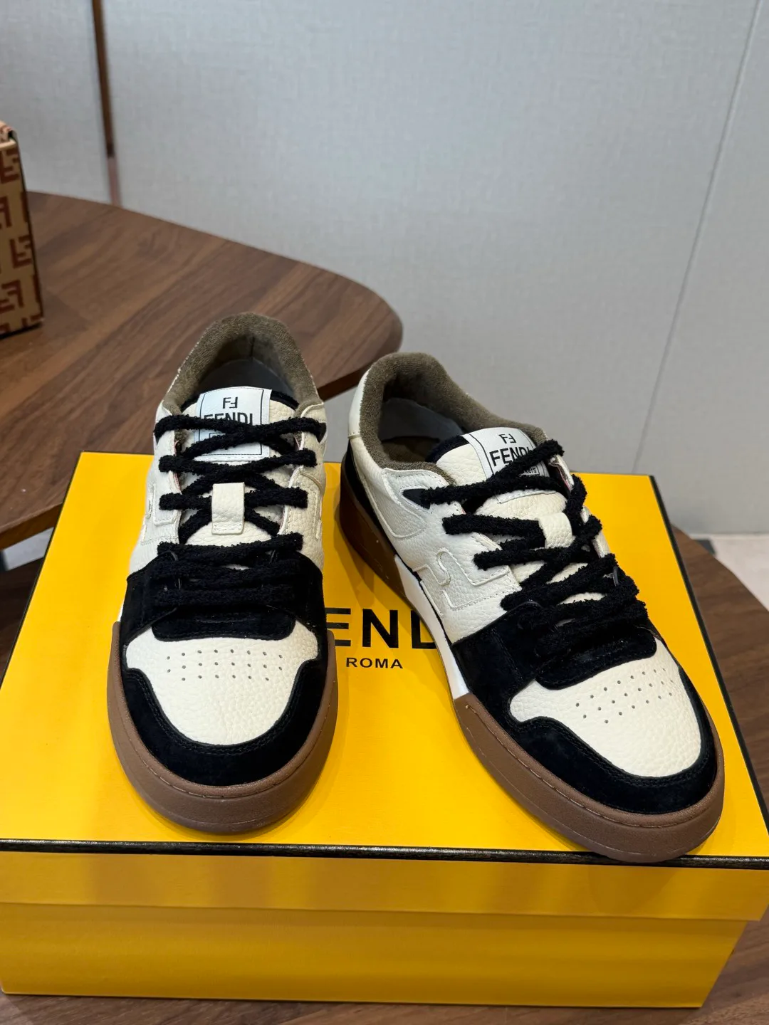 Women's Sneakers FENDI 17908426