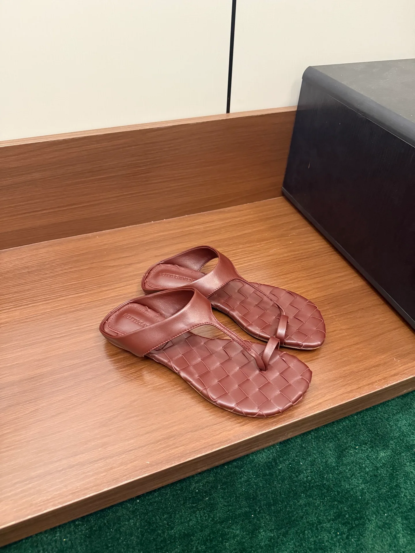 Women's Flip-Flops BOTTEGA VENETA 17816970