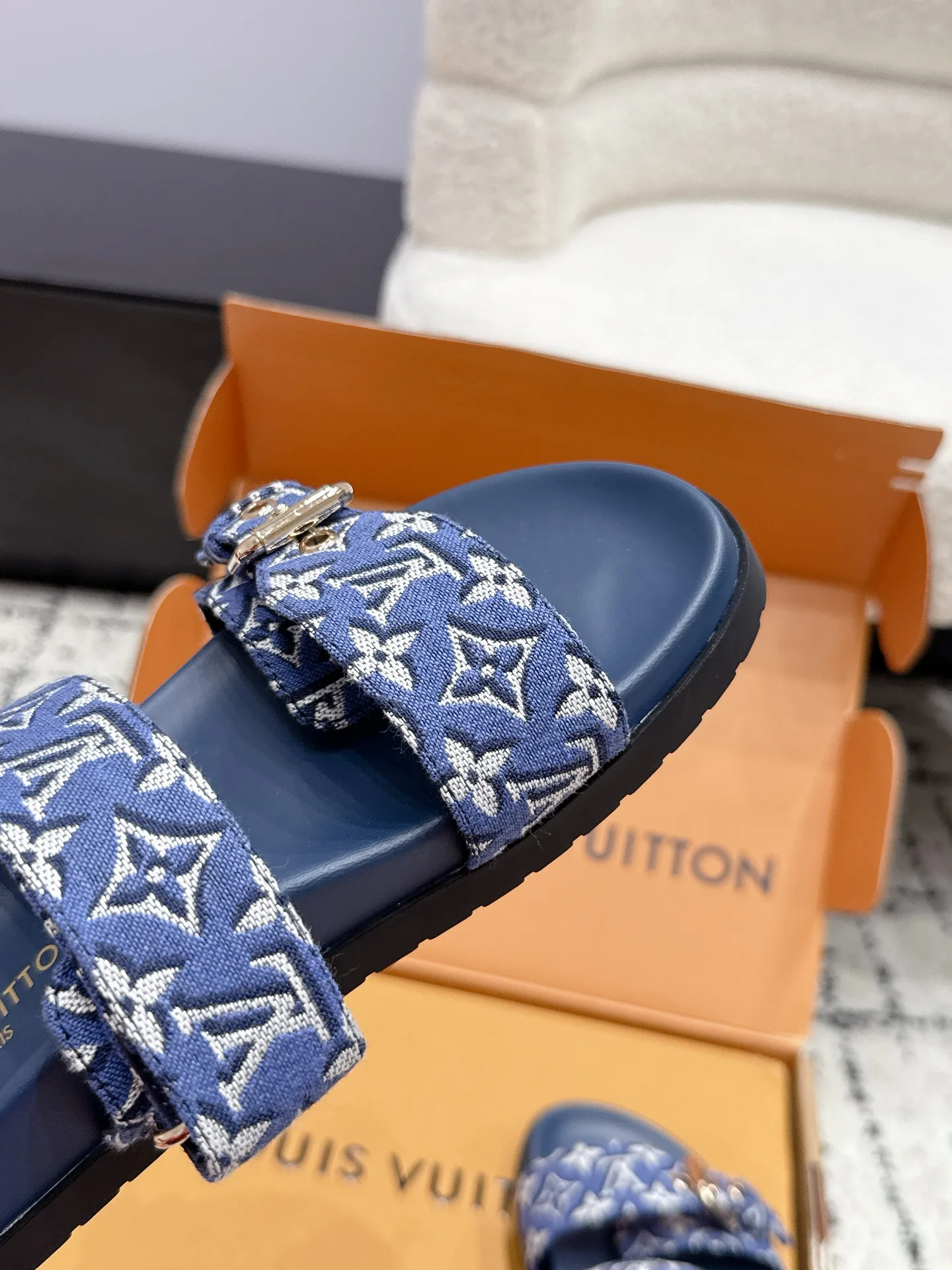 Women's Flip-Flops LOUIS VUITTON 17522808