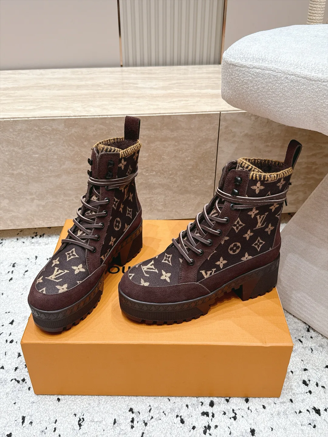 Women's Ankle Boots LOUIS VUITTON 18498036