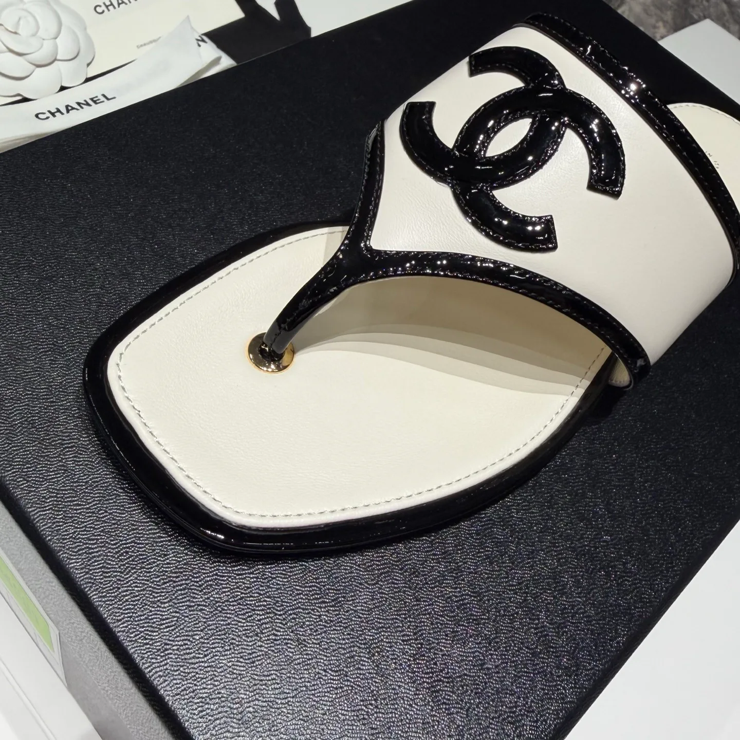 Women's Flip-Flops CHANEL 18121357