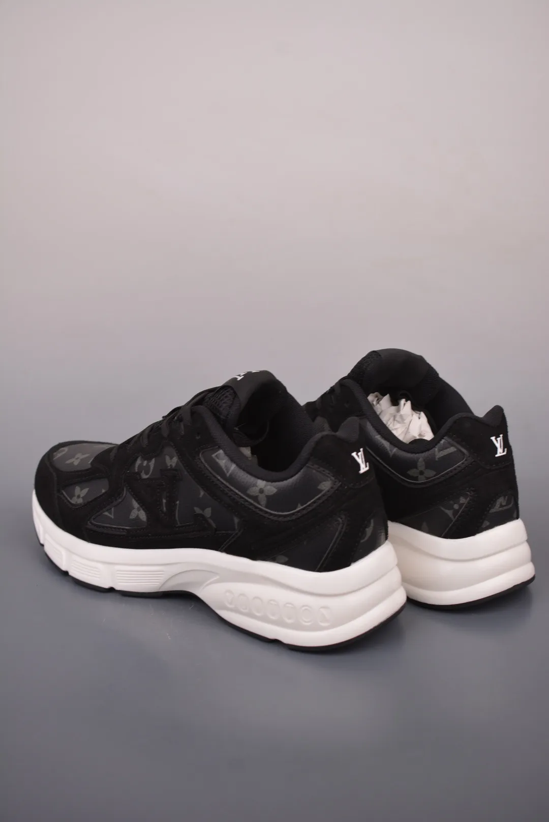 Men's Sneakers LOUIS VUITTON 17429977