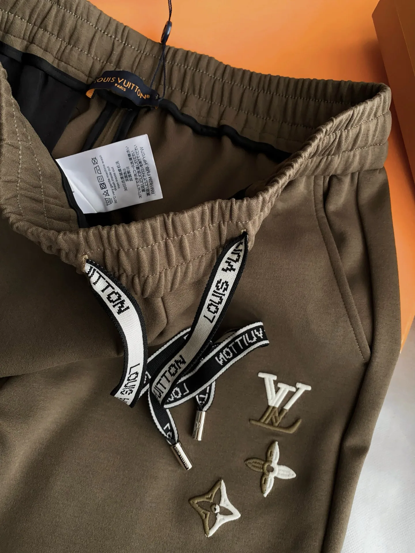 Men's Trousers LOUIS VUITTON 18469133