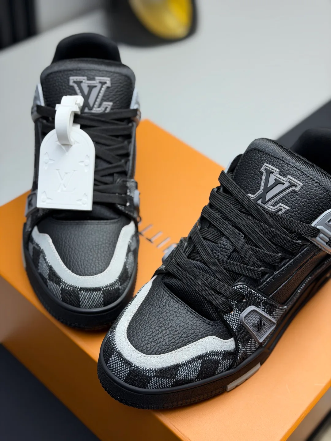Women's Sneakers LOUIS VUITTON 17865123