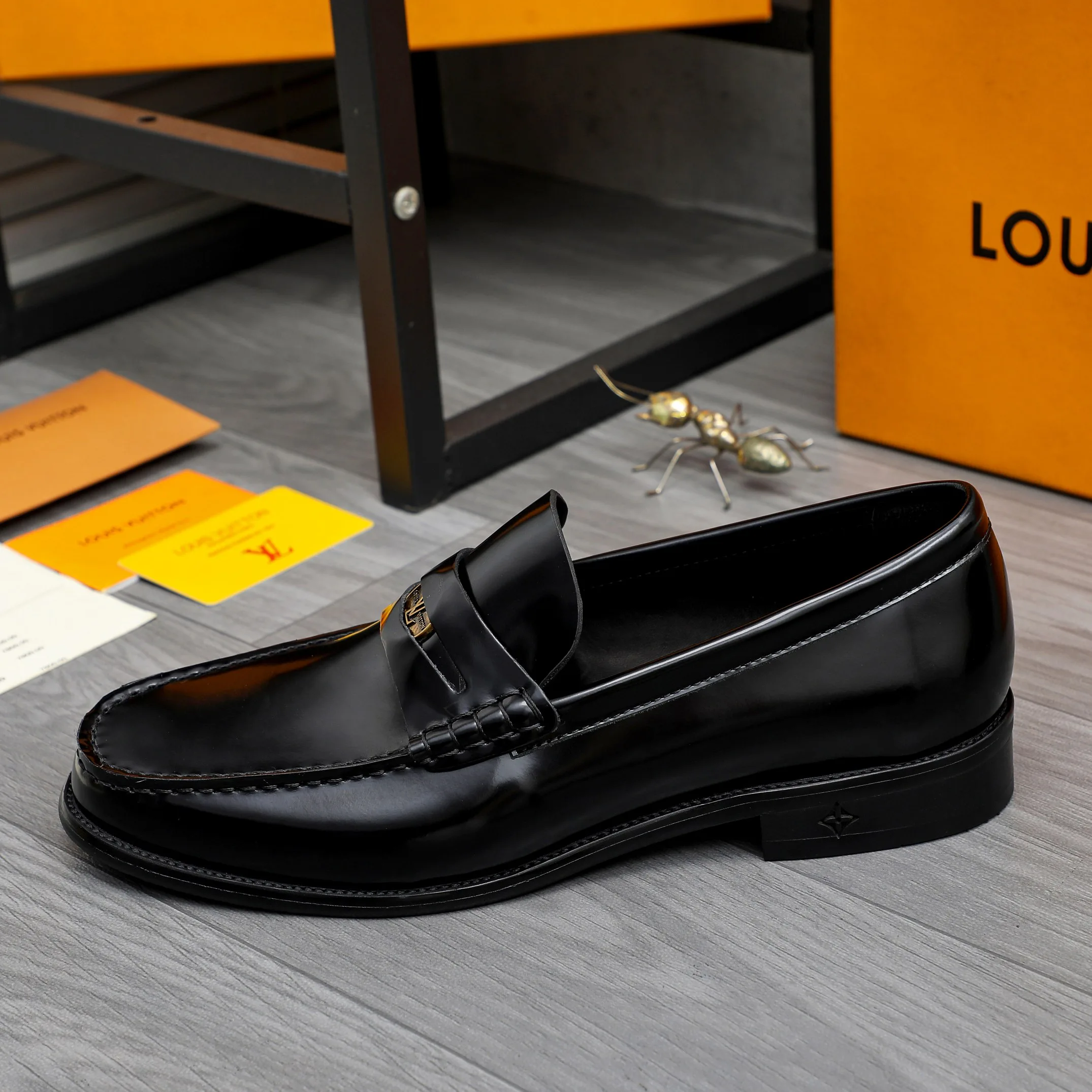 Men's Loafers And Dress Shoes LOUIS VUITTON 17812323