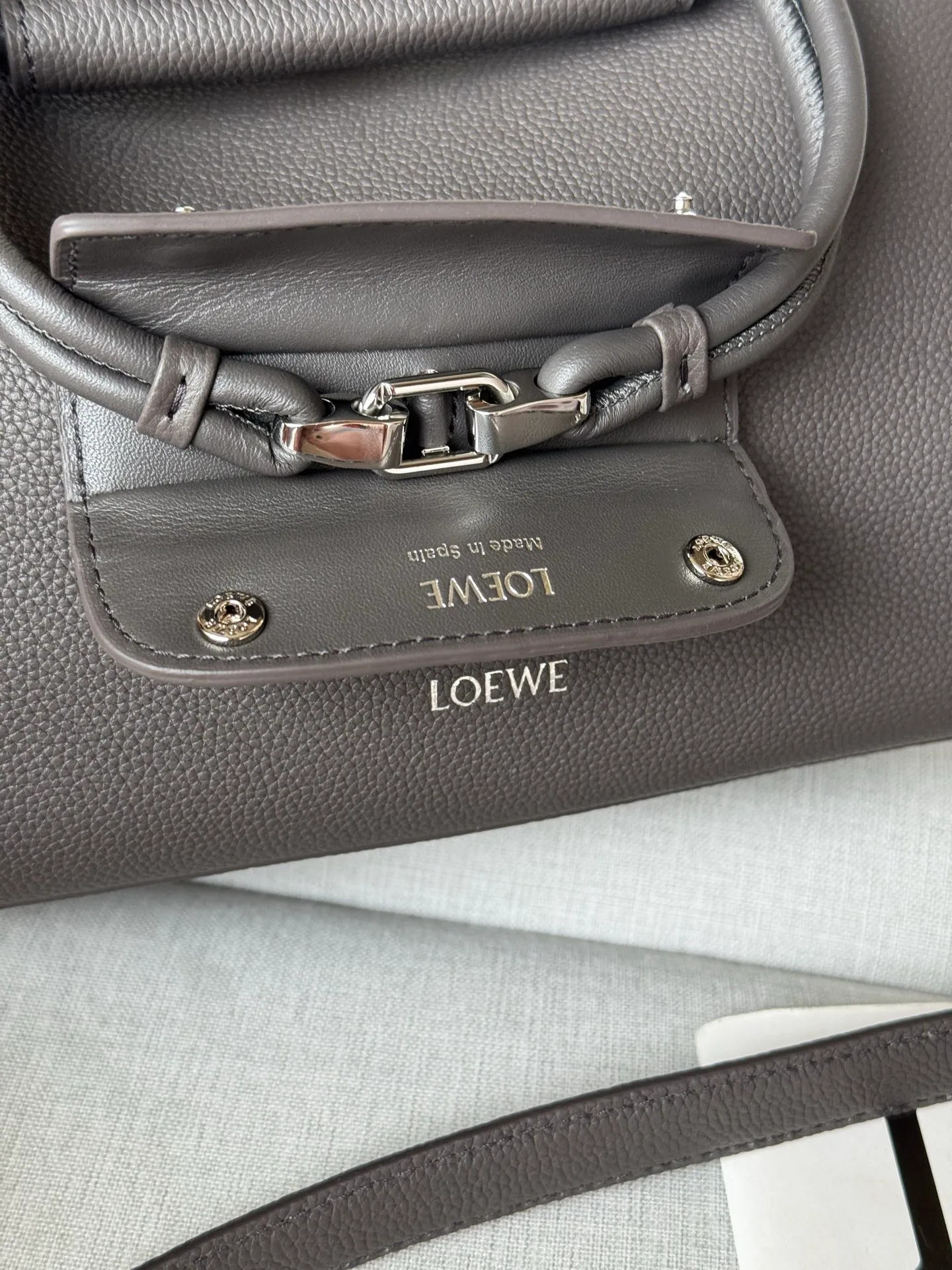 Women's Classic Handbags LOEWE 17551244