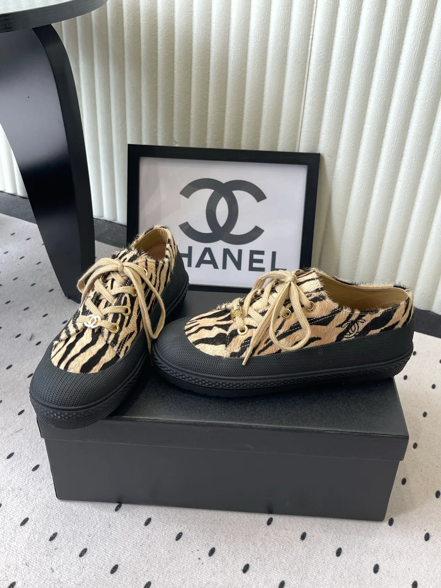 Women's Sneakers CHANEL 18069872