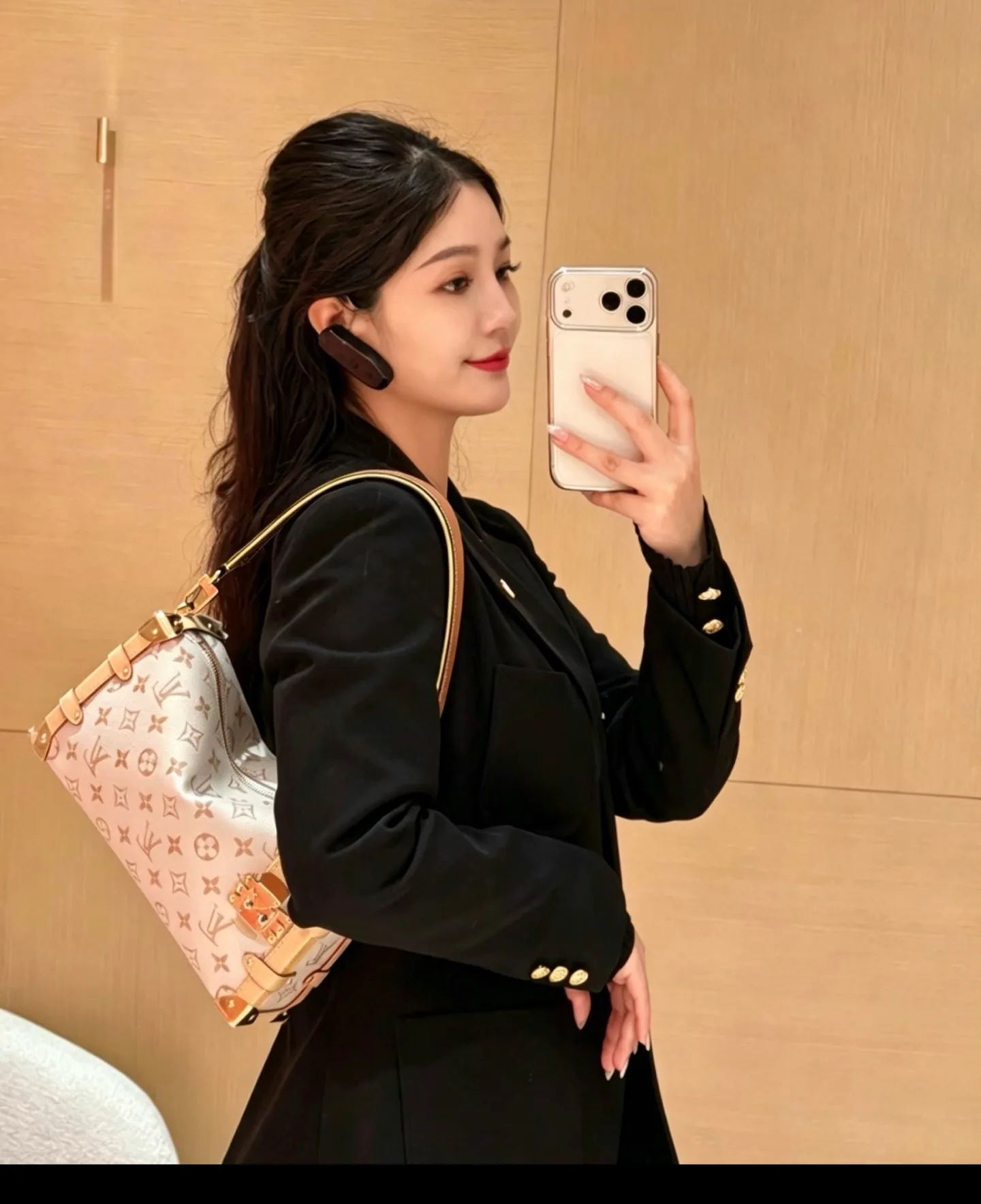 Women's Classic Handbags LOUIS VUITTON 17590121