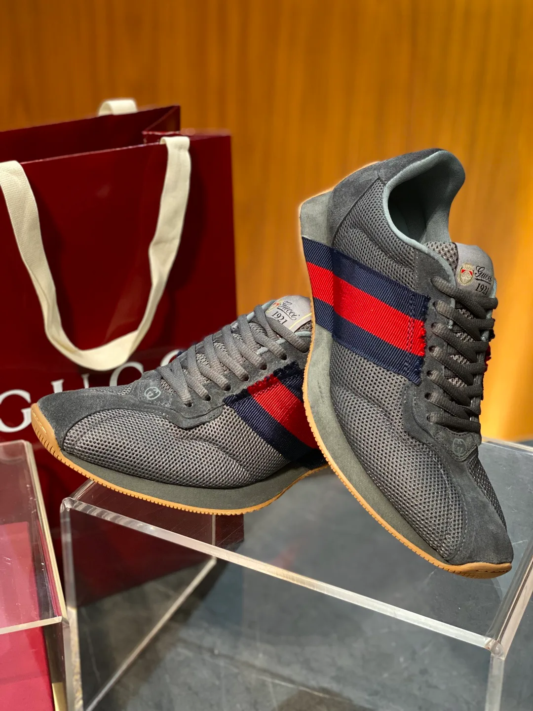 Women's Sneakers GUCCI 18119355