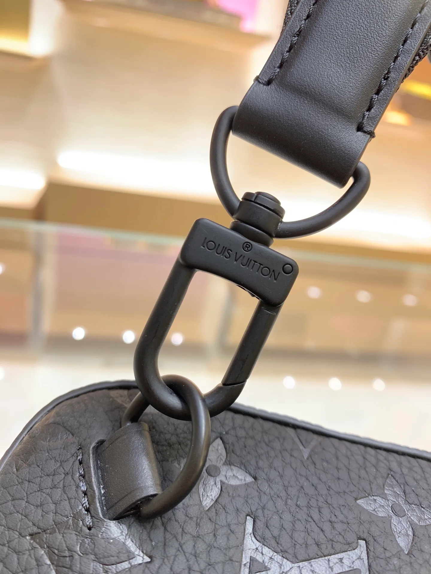 Women's Shoulder Bags LOUIS VUITTON 17802507
