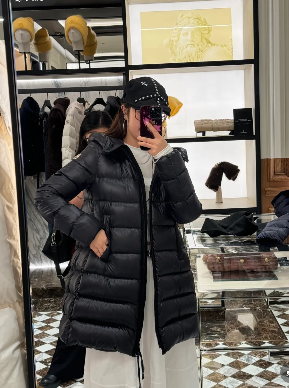 Women's Jackets And Down Jackets MONCLER 18048036