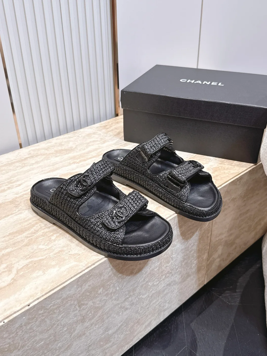 Women's Flip-Flops CHANEL 17336038