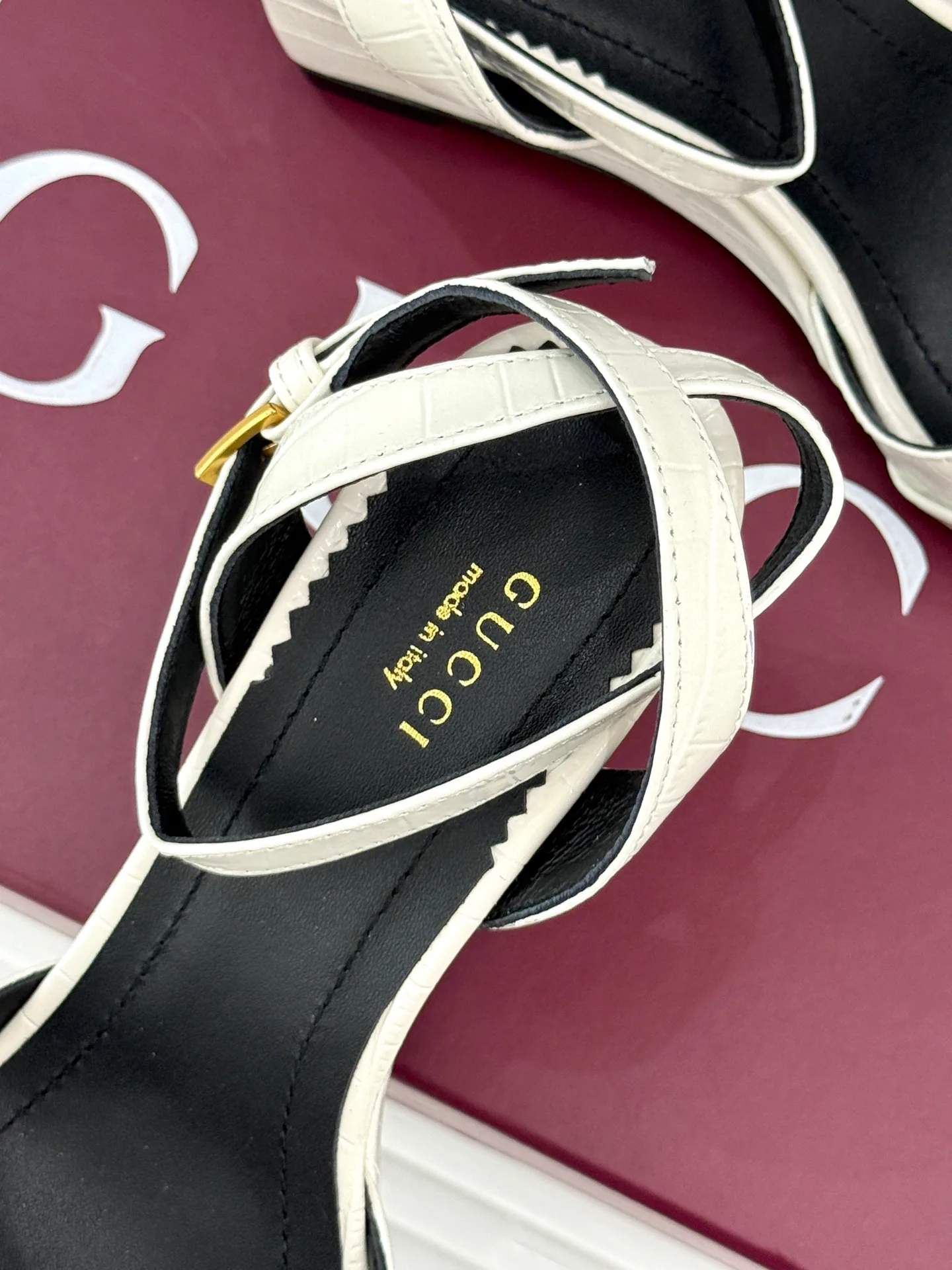 Women's Open-Toe Sandals GUCCI 18034503