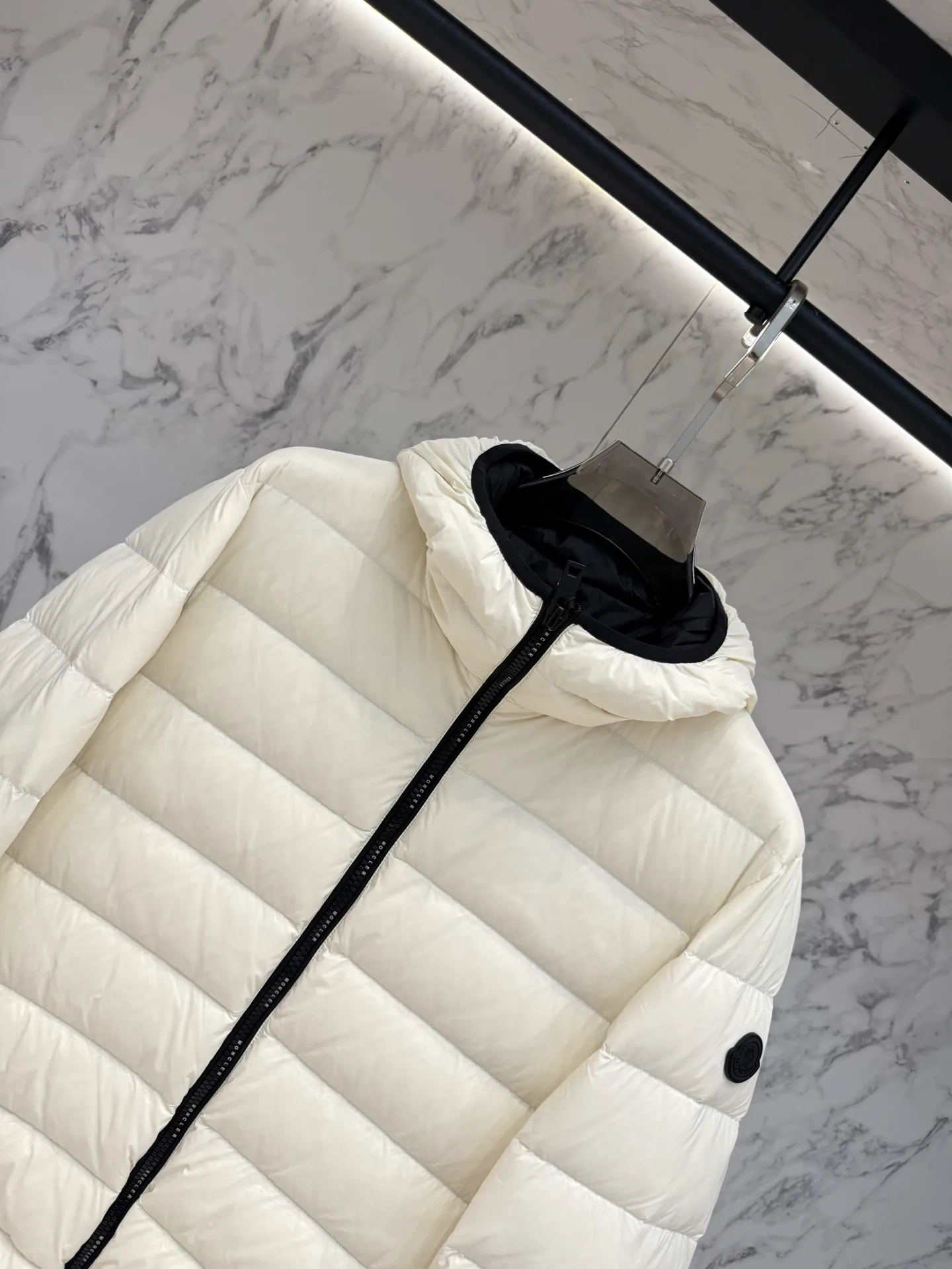 Men's Jackets And Down Jackets MONCLER 18046087