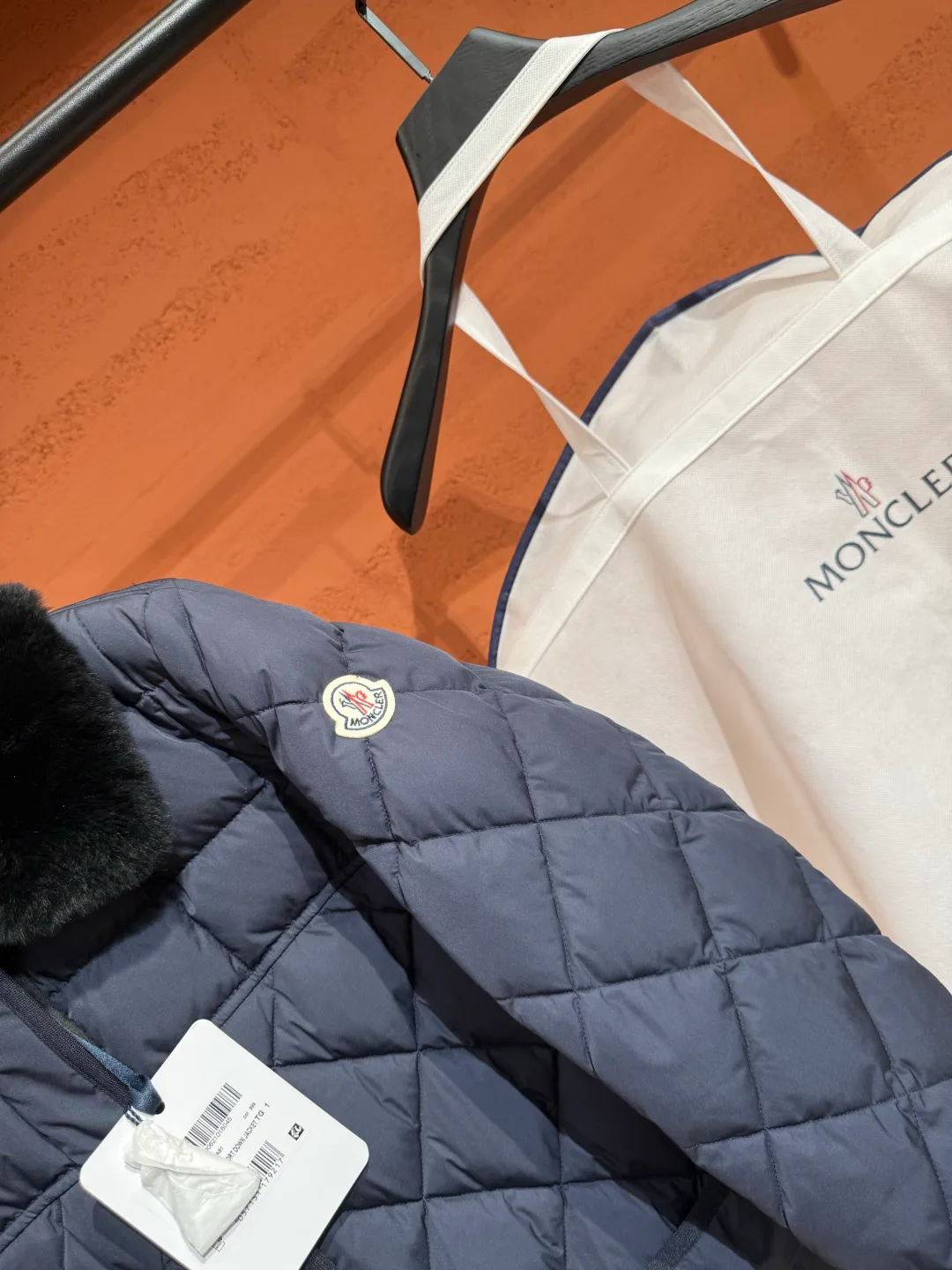 Women's Jackets And Down Jackets MONCLER 18387743