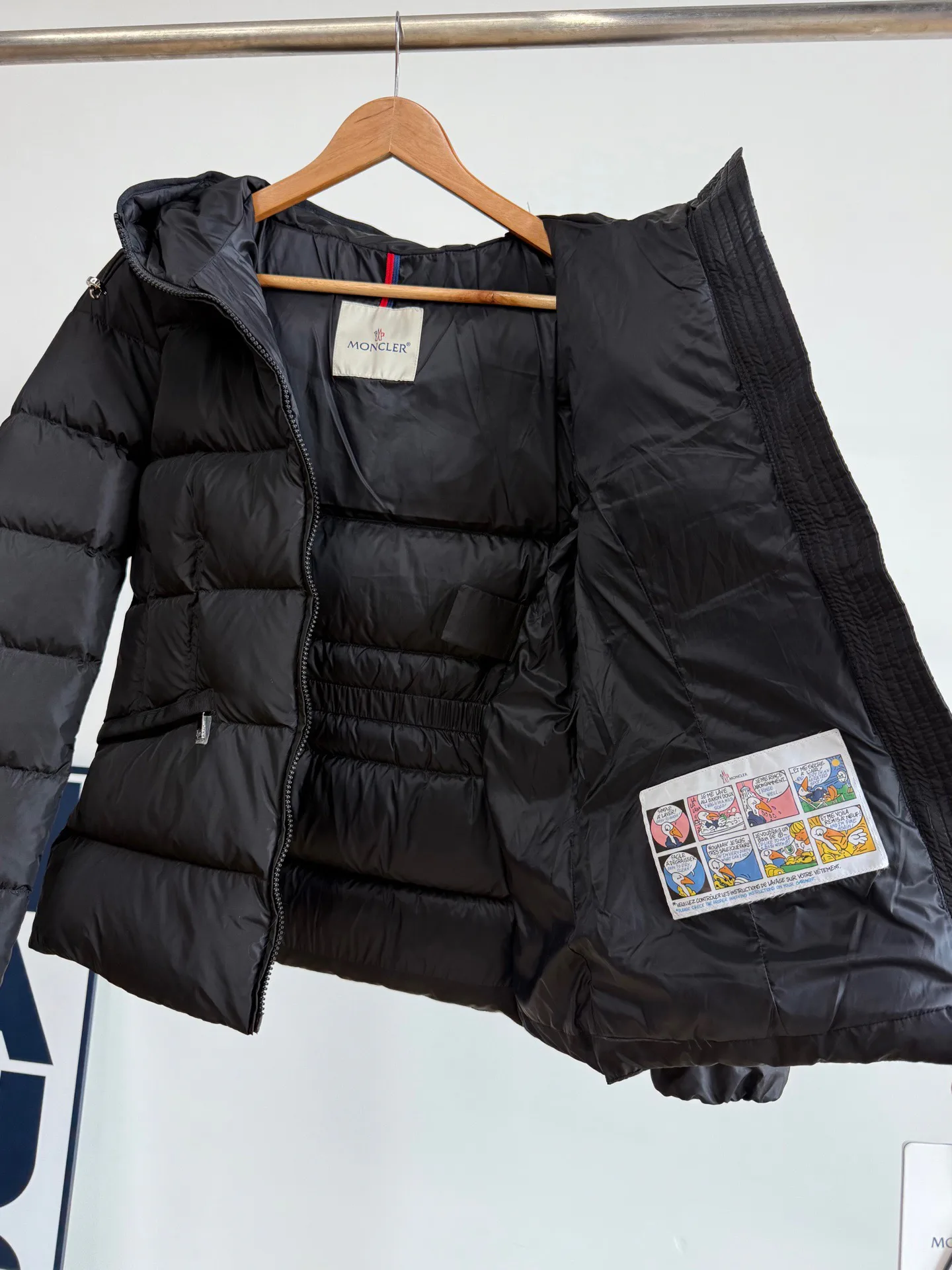 Women's Jackets And Down Jackets MONCLER 17328482