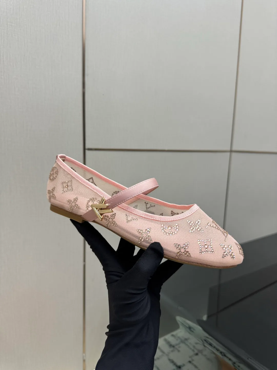Women's Ballet Flats LOUIS VUITTON 17947016