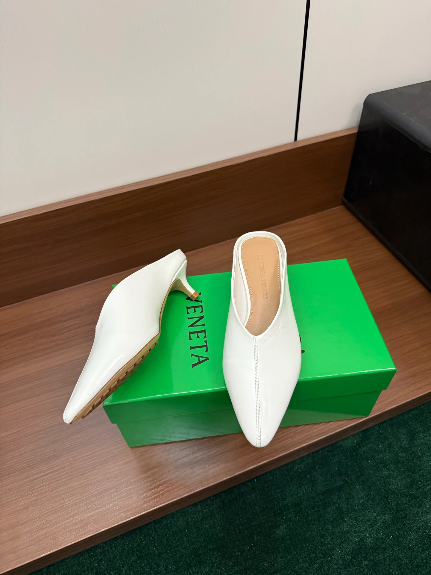 Women's Mules And Clogs BOTTEGA VENETA 17816994