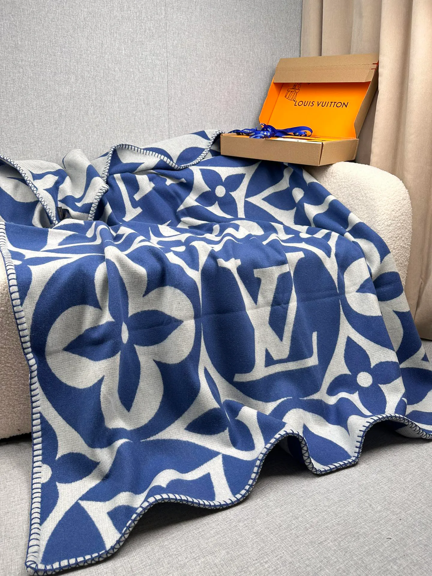 Textiles LOUIS VUITTON 18002658