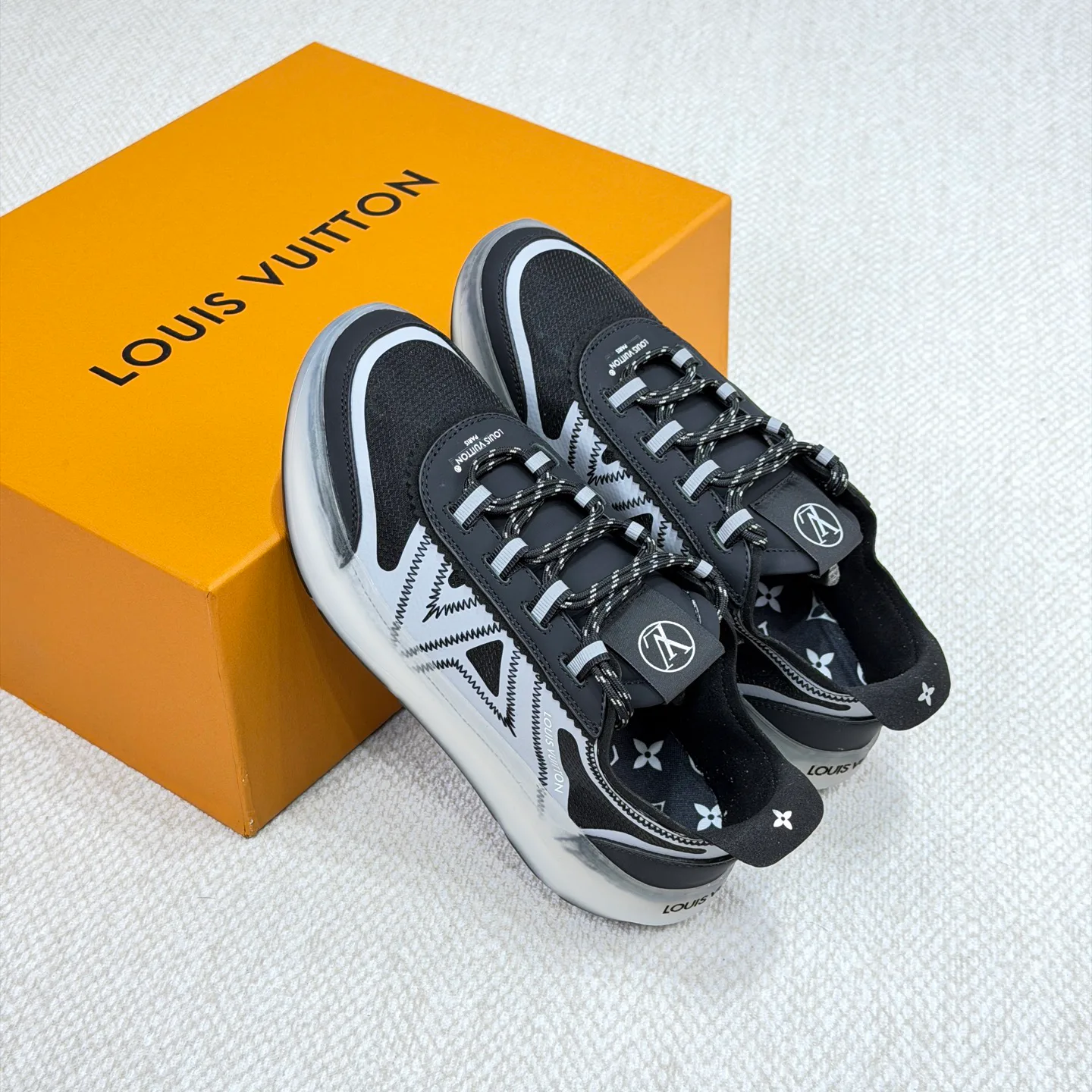 Women's Sneakers LOUIS VUITTON 18265146