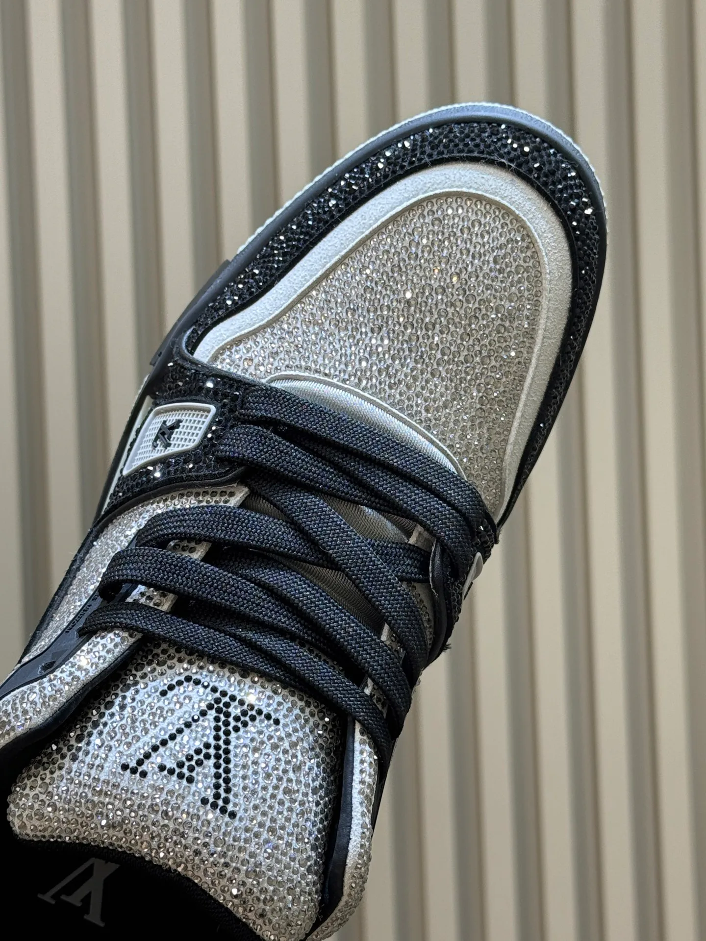 Men's Sneakers LOUIS VUITTON 18073566