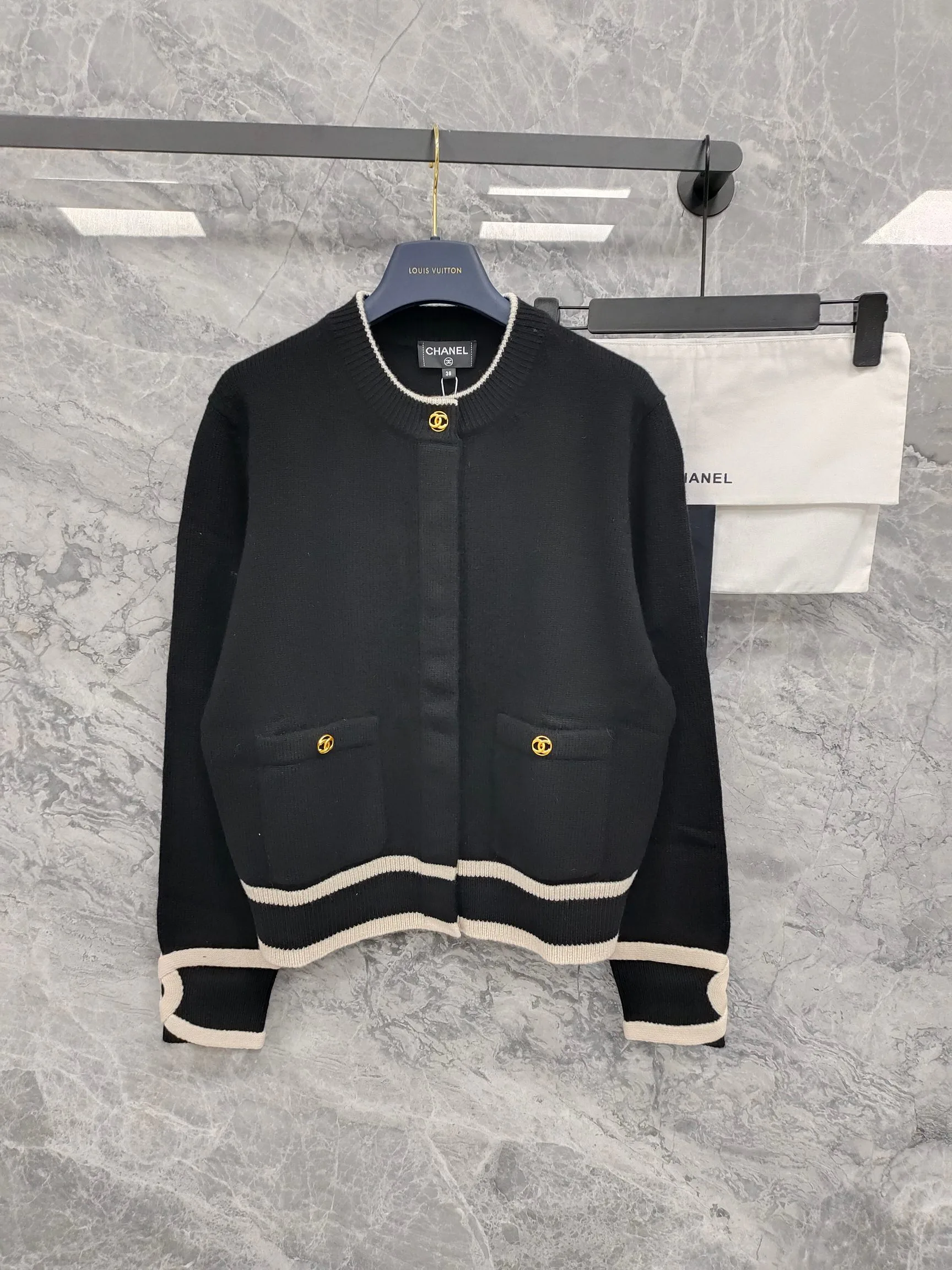 Джемперы И Свитеры Женские Chanel 18668208