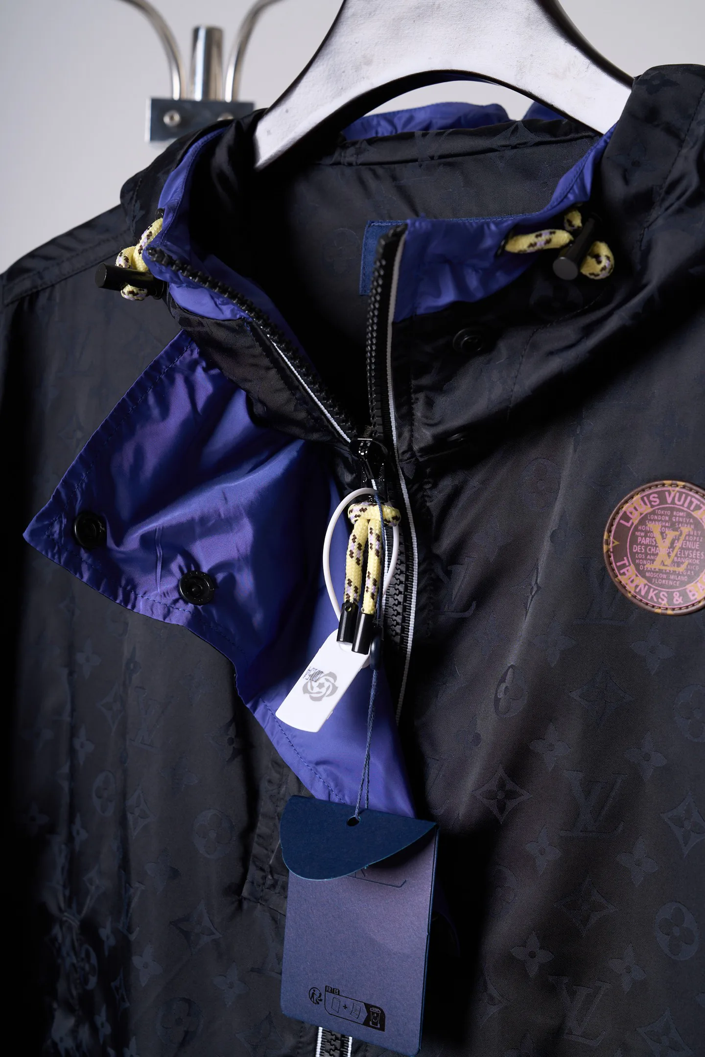 Men's Jackets And Down Jackets LOUIS VUITTON 18179056