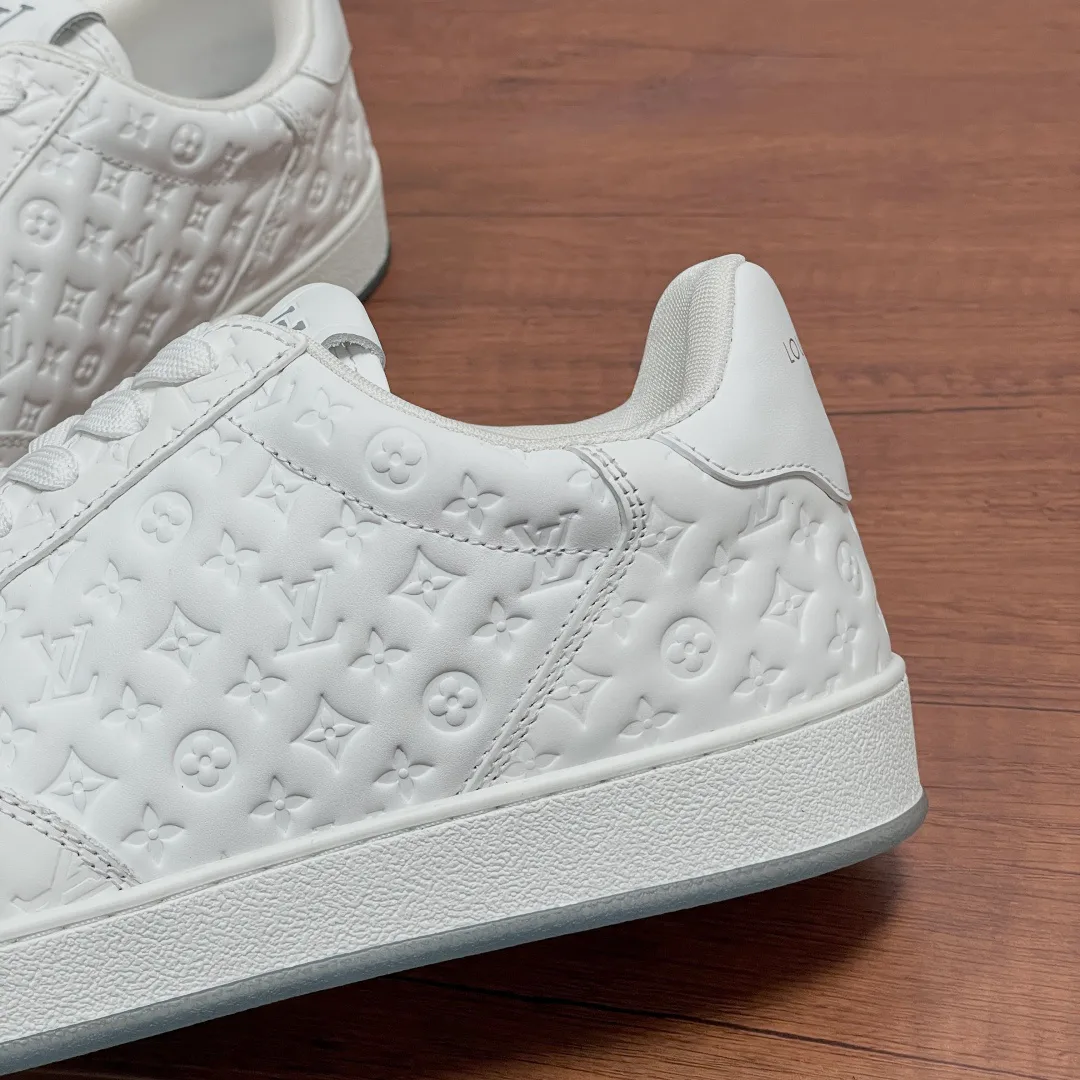 Men's Sneakers LOUIS VUITTON 18100783